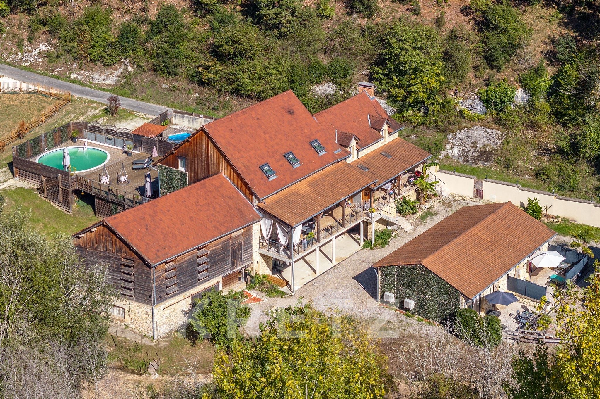 Exclusive listing: stone property of 600 m² with 2 swimming pools and 3 jacuzzis on more than 3.3 he