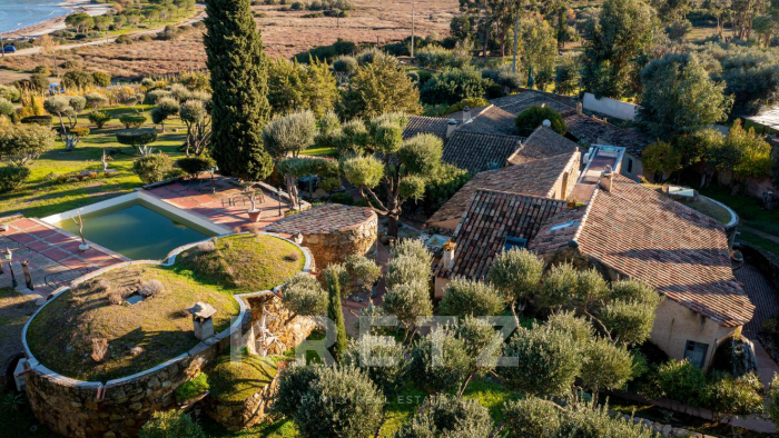 Exceptional 600m2 estate - Seaside