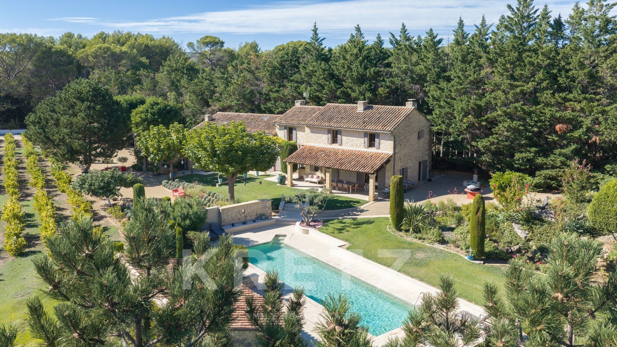ROGNES_ MAS DE CHARME EN PIERRE DE 350 M2 RÉNOVÉ, 1 HECTARE AVEC VIGNES