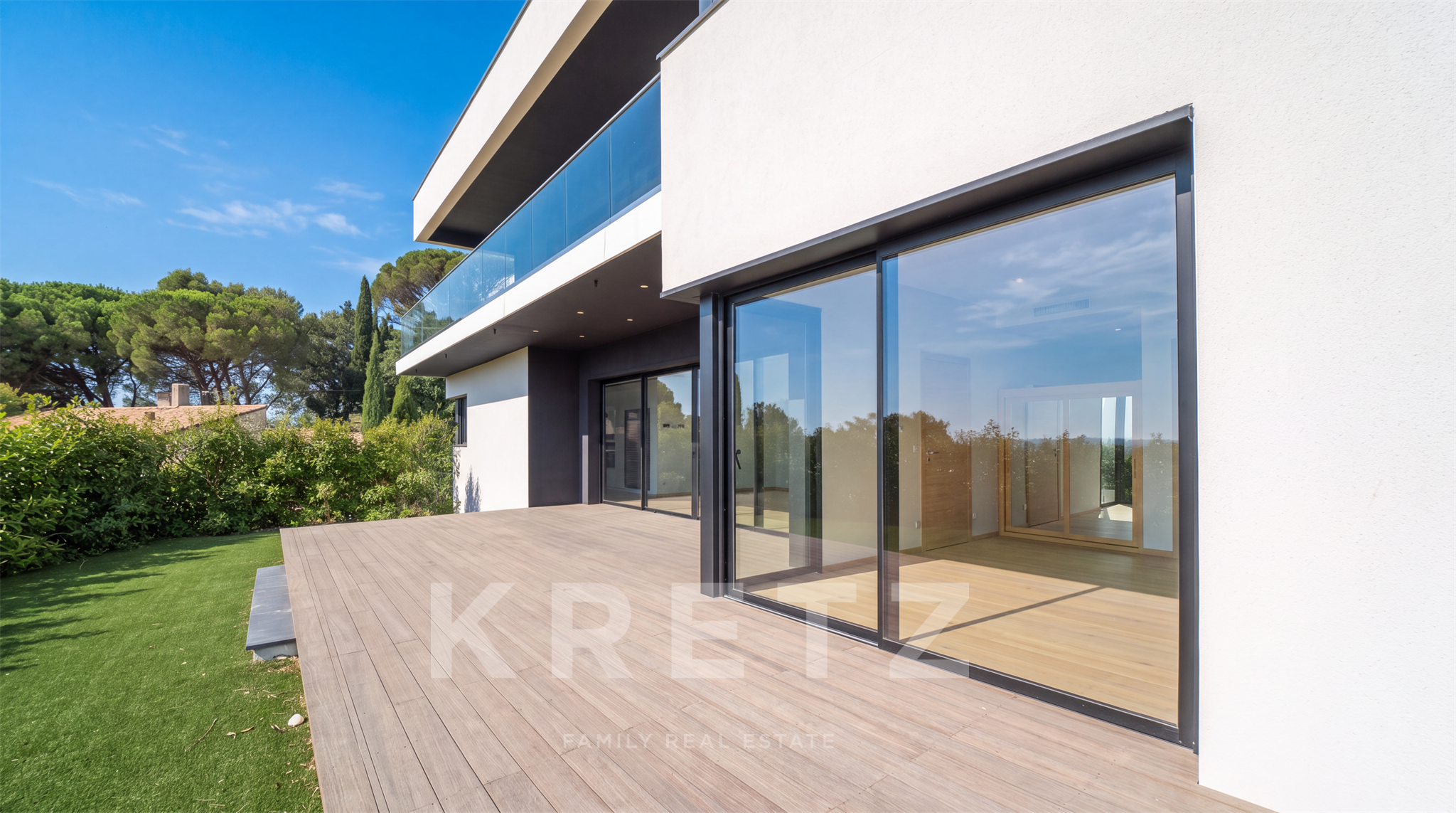 200m² Californian-style house with panoramic views – Les Angles (Provence)