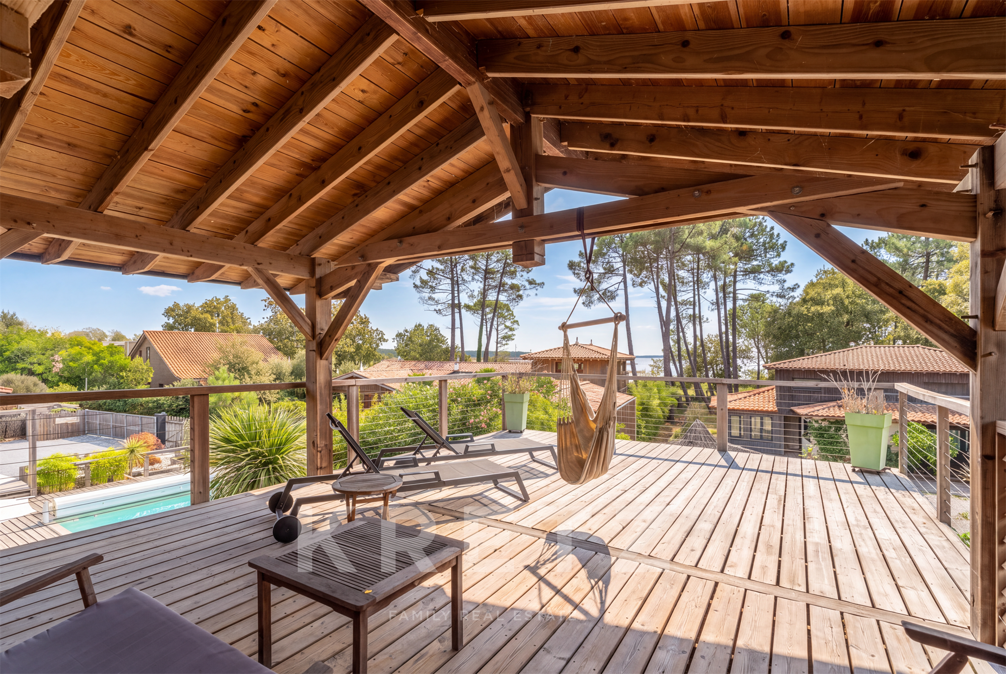 LACANAU-LAC – LES BAÏNASSES | 325m² À L’ESPRIT LACUSTRE, ACCÈS PRIVÉ AU LAC