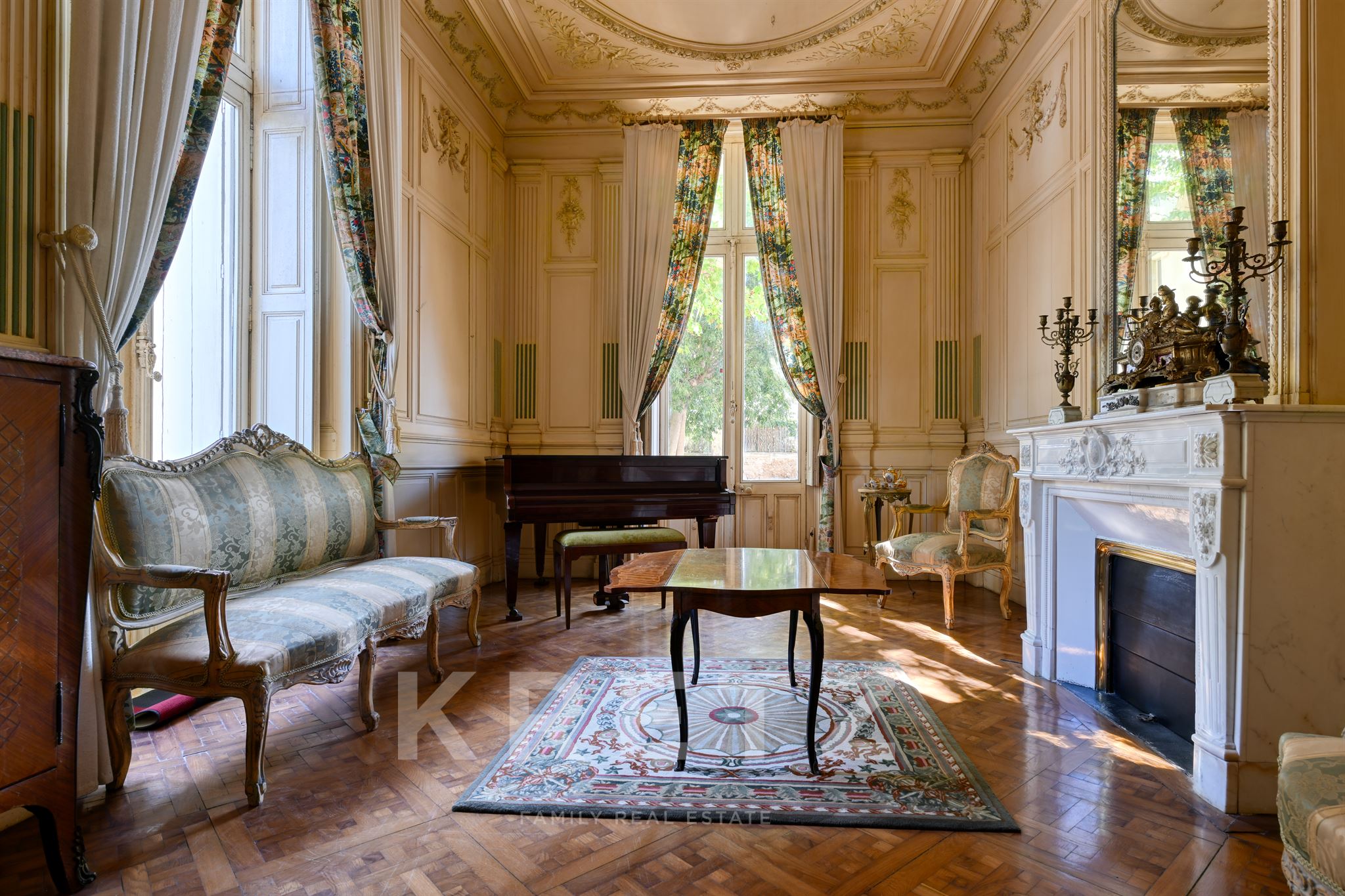 Exceptional castle near the beaches