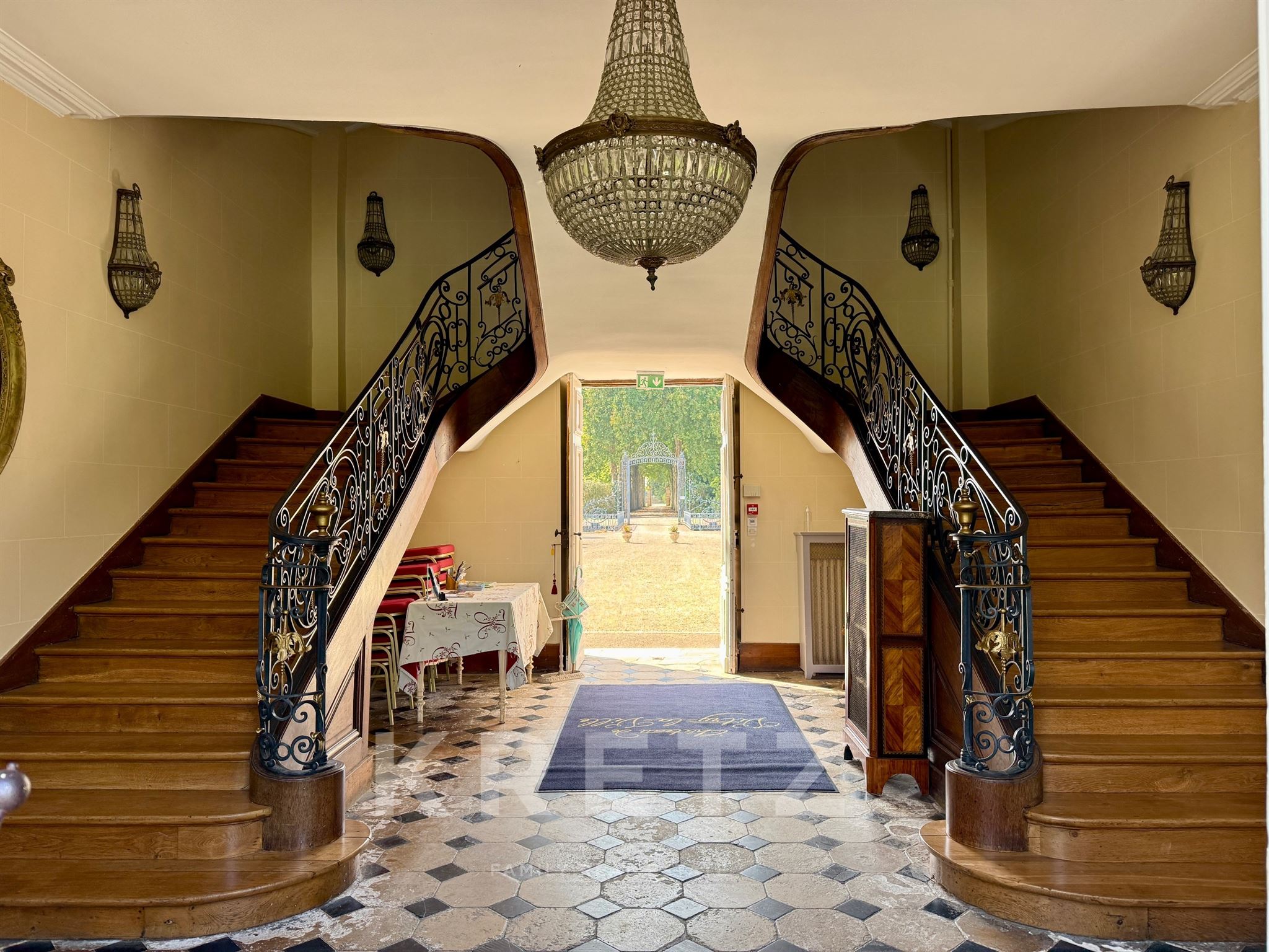Magnificent 17th-Century Château – Listed Historic Monument – 22 Bedrooms – Moat – Heated Pool – 42-
