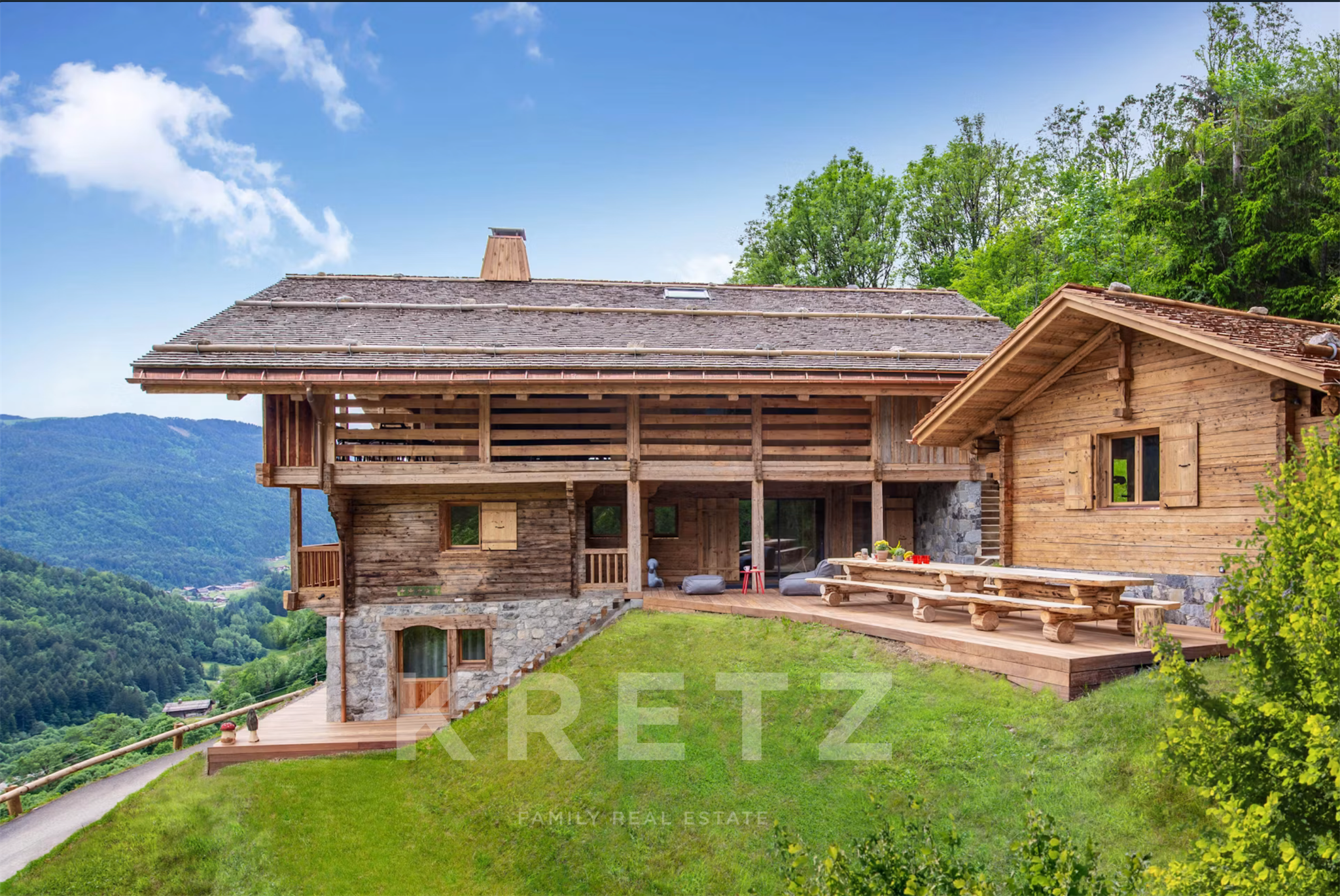 Le Grand-Bornand – exceptional chalet with swimming pool, spa, gym and panoramic views over the Arav