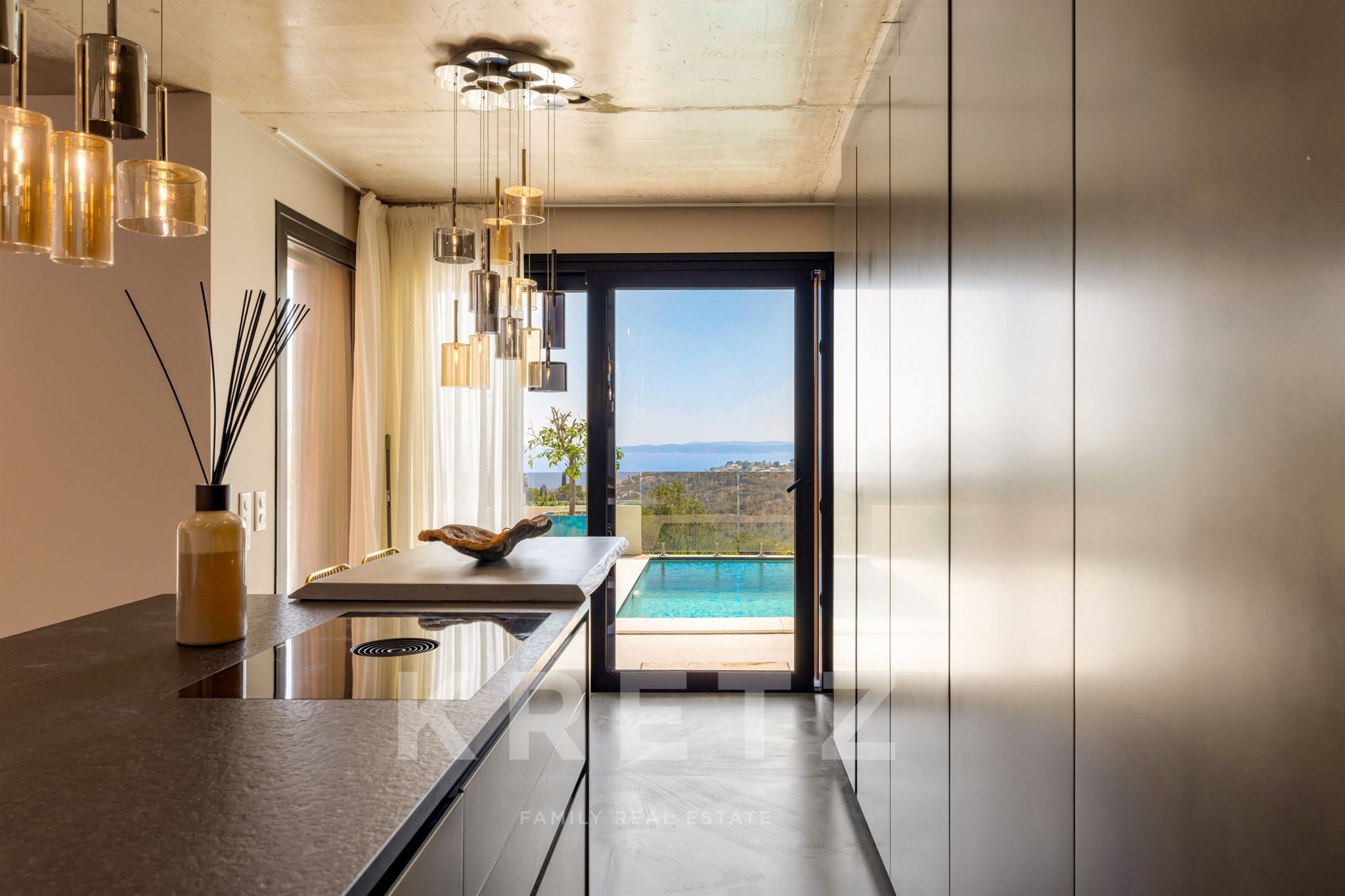 EXCLUSIVA VILLA CONTEMPORÁNEA DE AUTOR – VISTAS PANORÁMICAS AL MAR