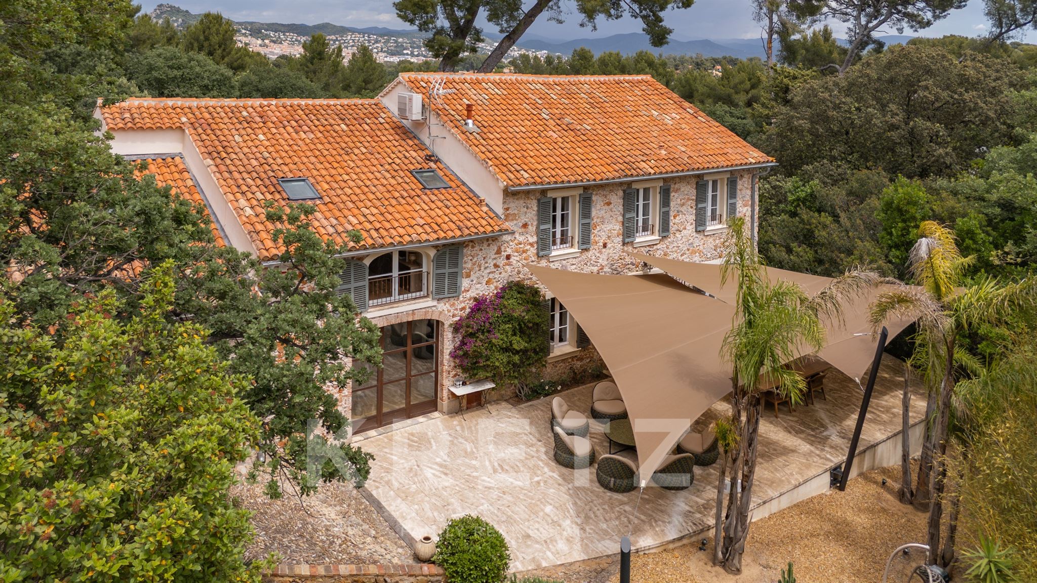 Hyères — Renovated 19th-Century Estate near Almanarre Beach