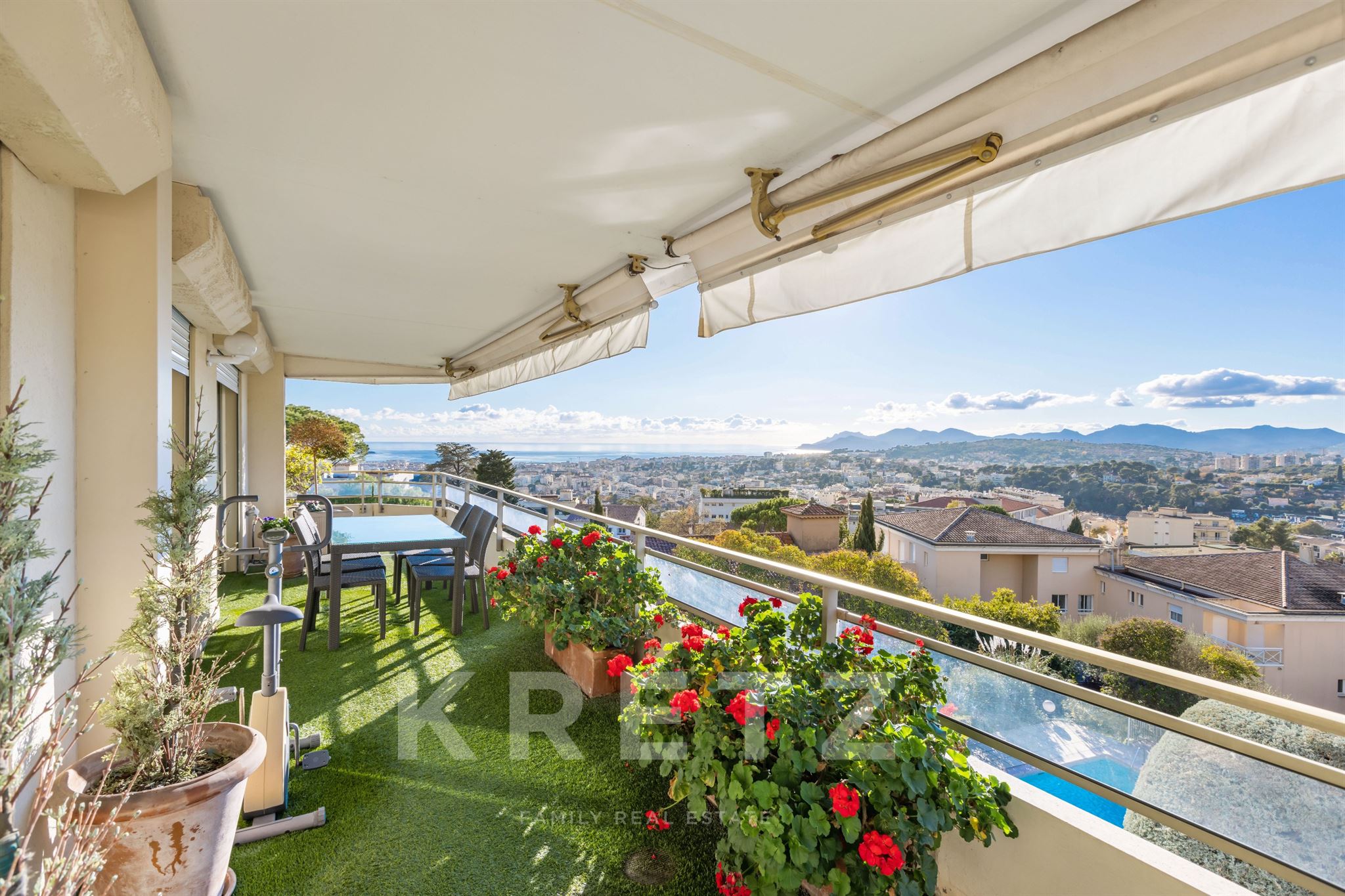 Appartement 3 pièces — vue mer panoramique et terrasse de 70 m² au Cannet