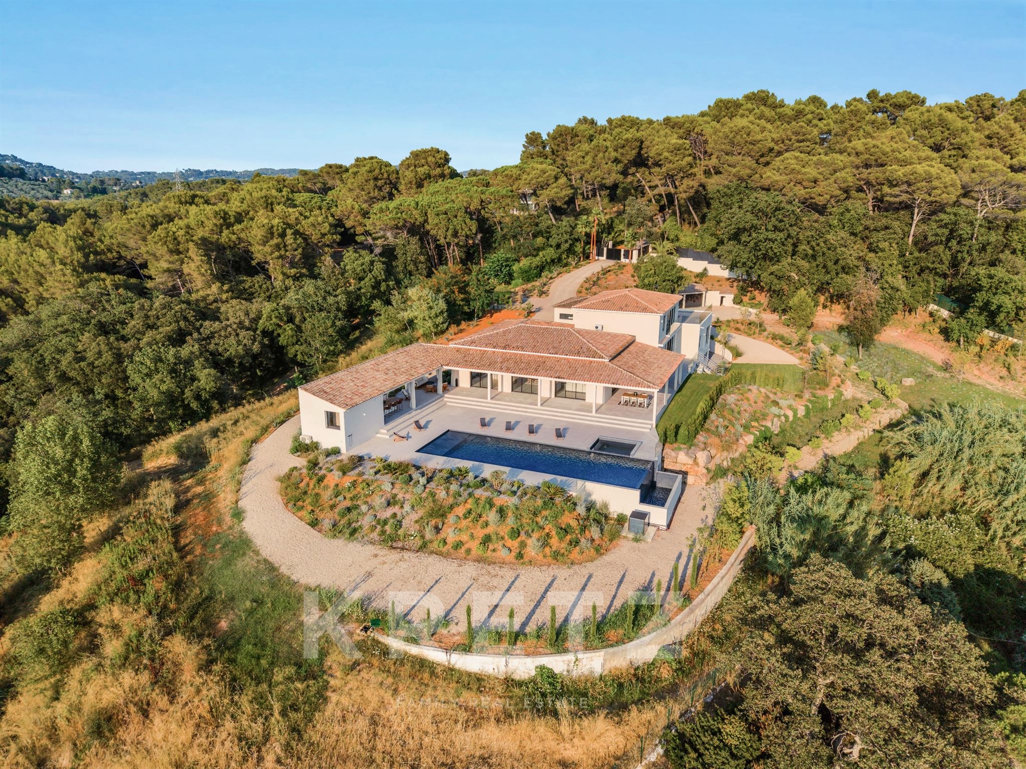 Private estate in Mougins with sea view