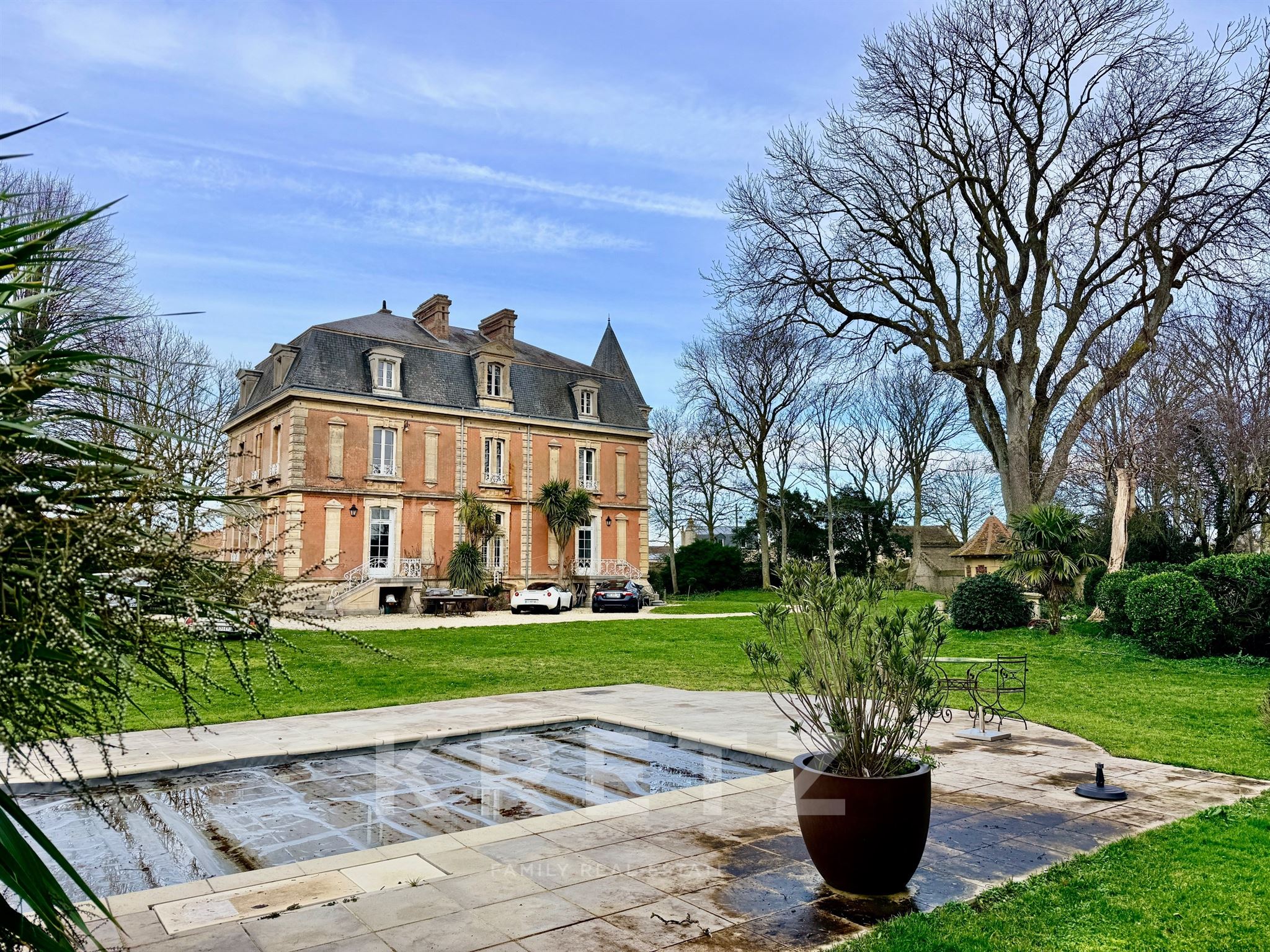 Exceptional 19th-Century Manor – 400 m from the Beach, swimming pool and parc 8000m2