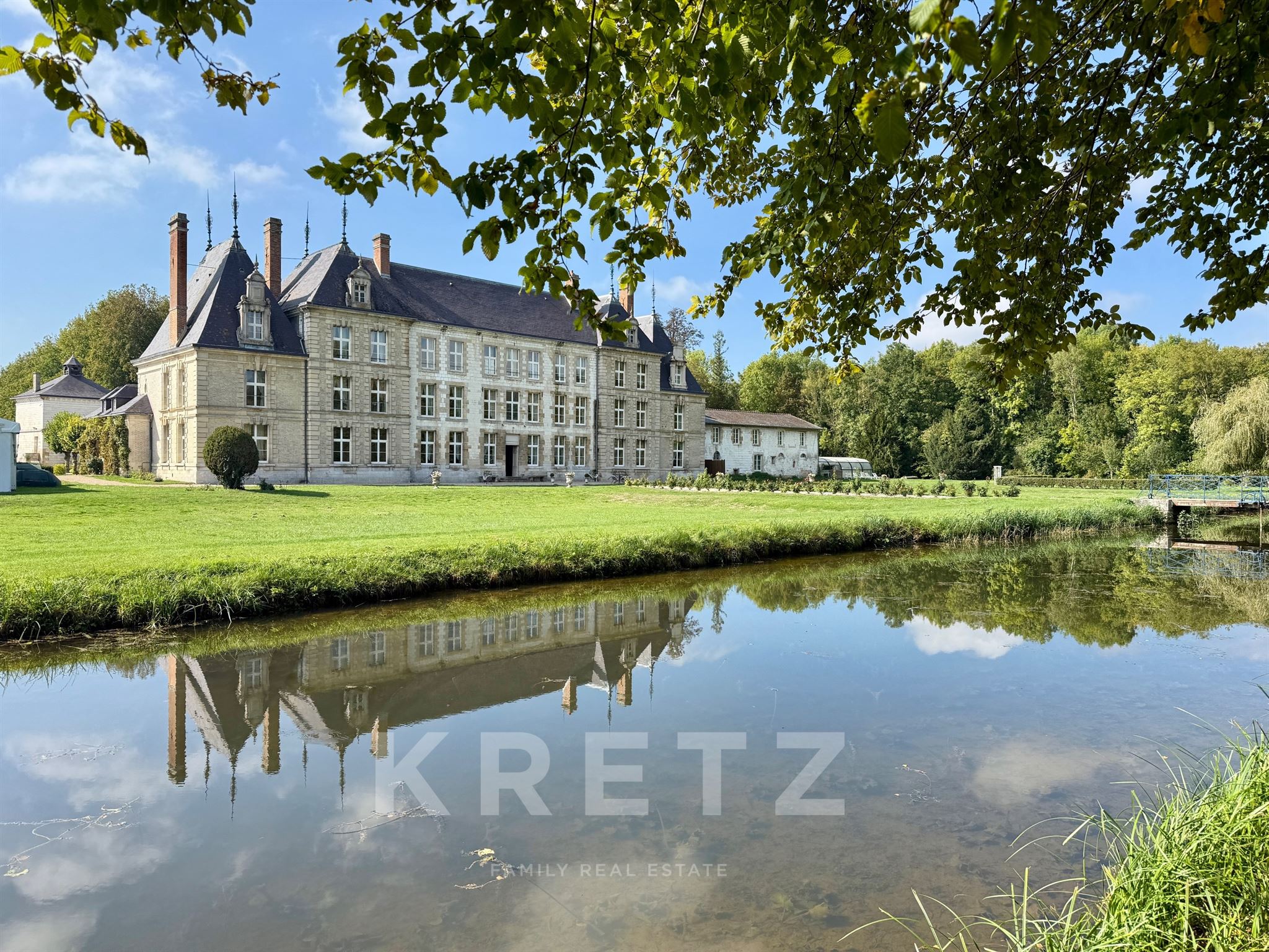 Magnificent 17th-Century Château – Listed Historic Monument – 22 Bedrooms – Moat – Heated Pool – 42-