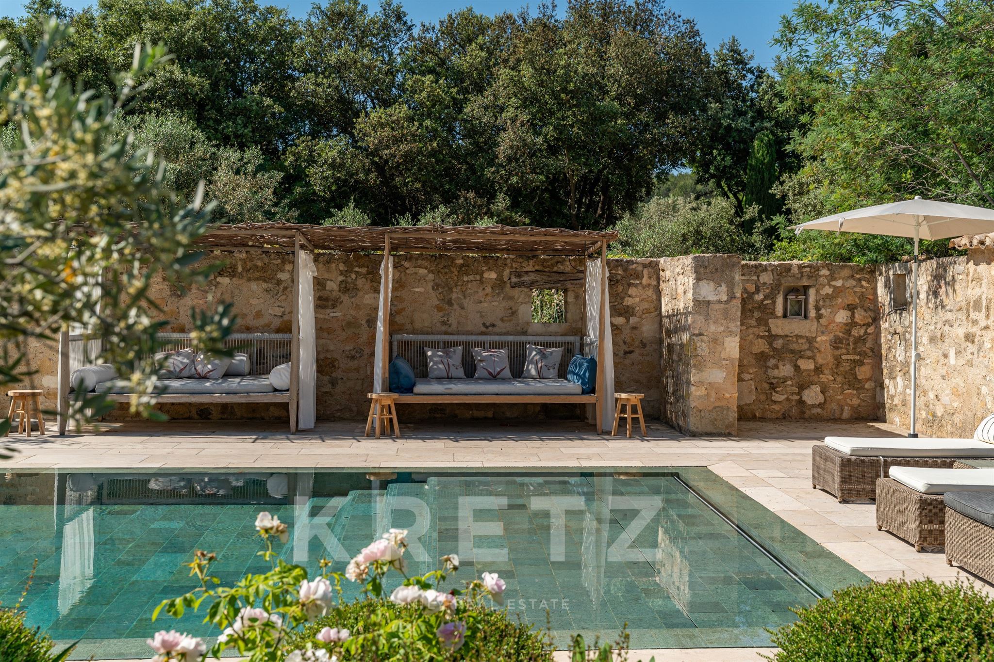 Eygalières — Exceptional Provençal mas, full renovation, 5 suites, infinity pool