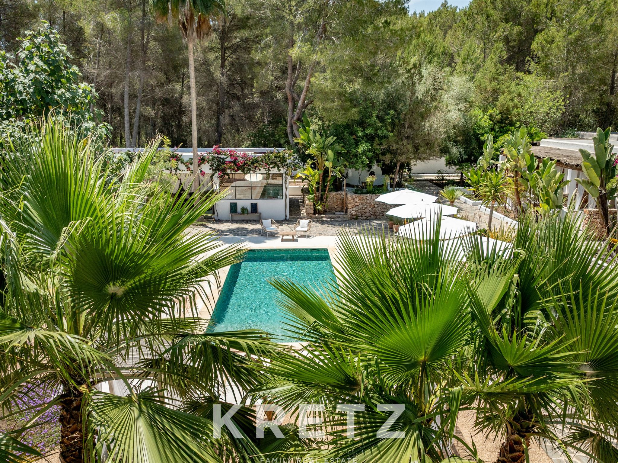 Prestigious finca with tourist license, 12 bedrooms, and large garden just 10 minutes from Ibiza
