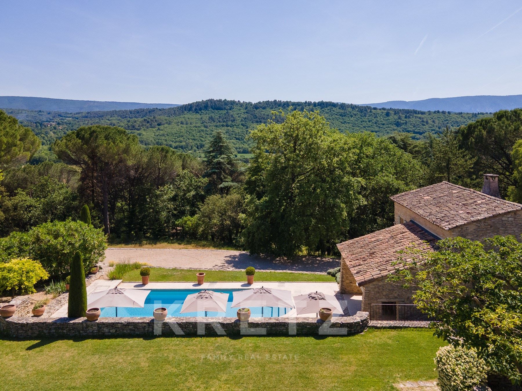 An elegant 17th-century sheepfold overlooking the valley