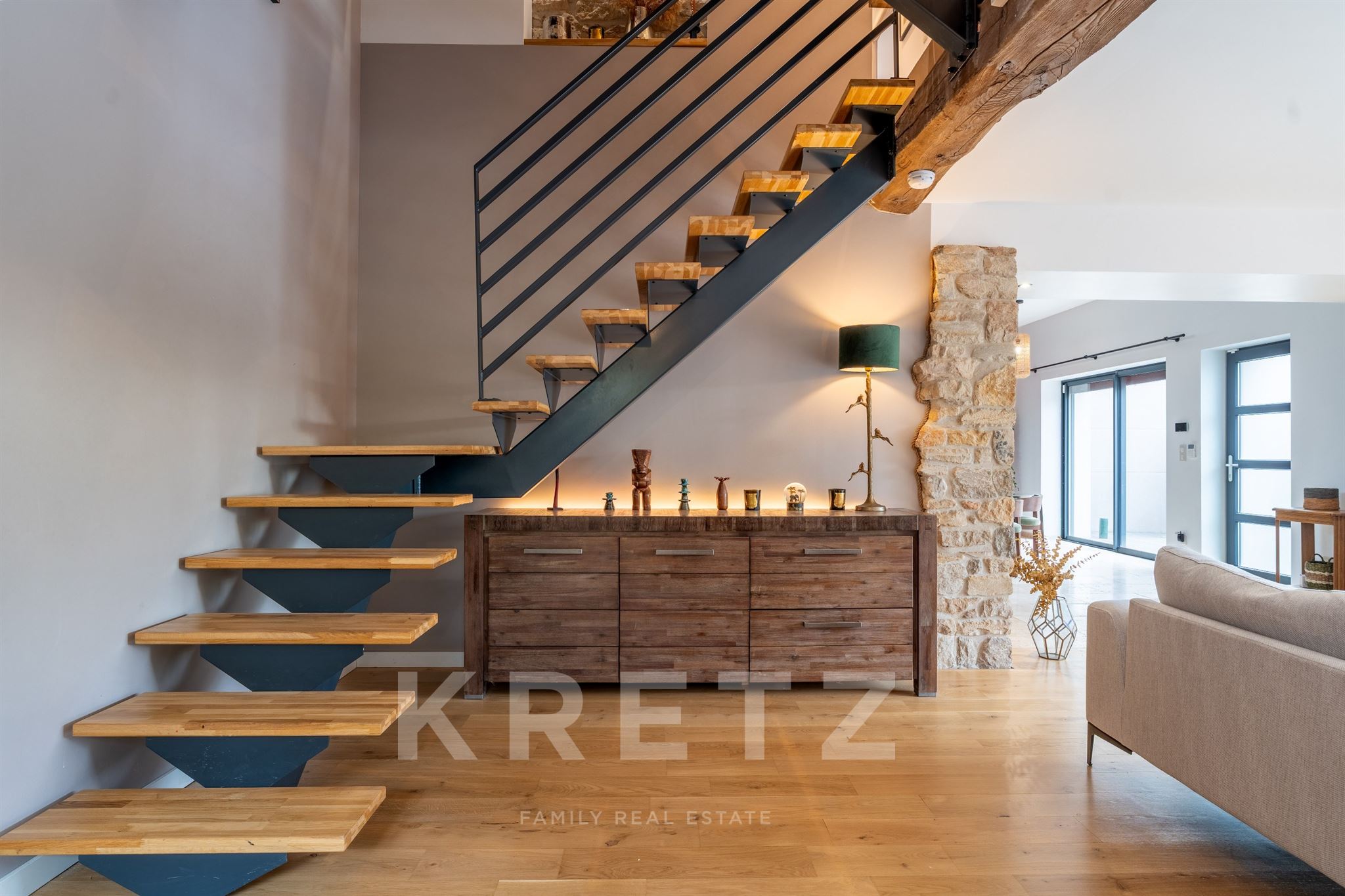 EXCLUSIVITÉ – MAISON FAMILIALE AVEC PISCINE ET 5 CHAMBRES