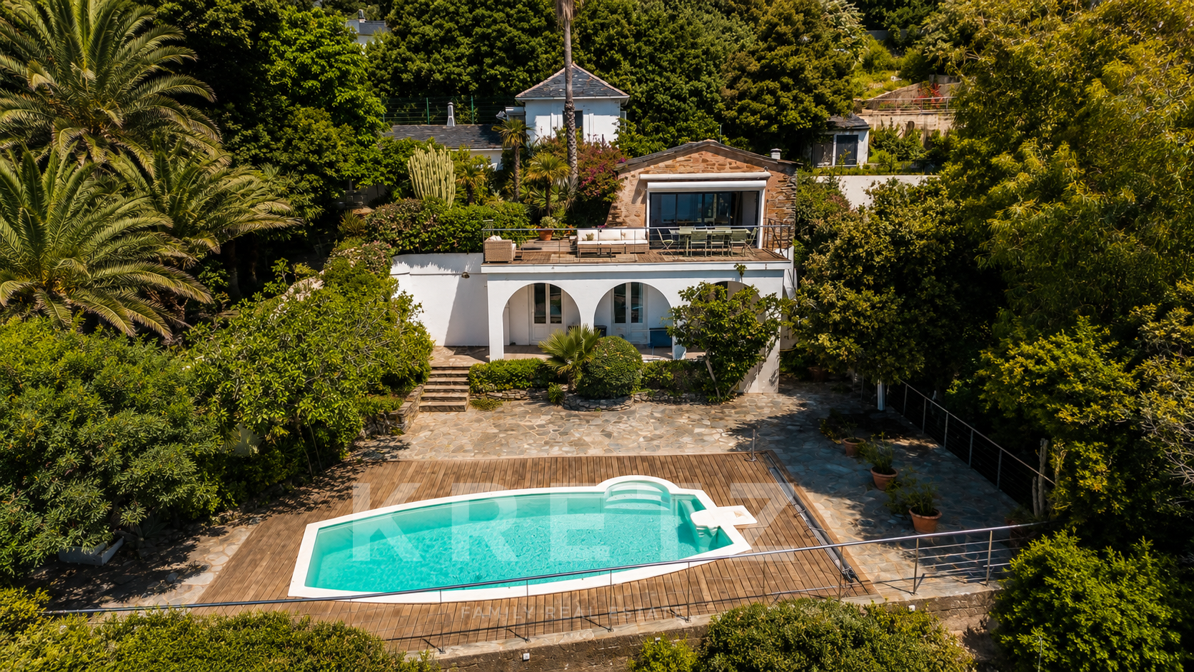 Beachfront villa - Private pool and cove