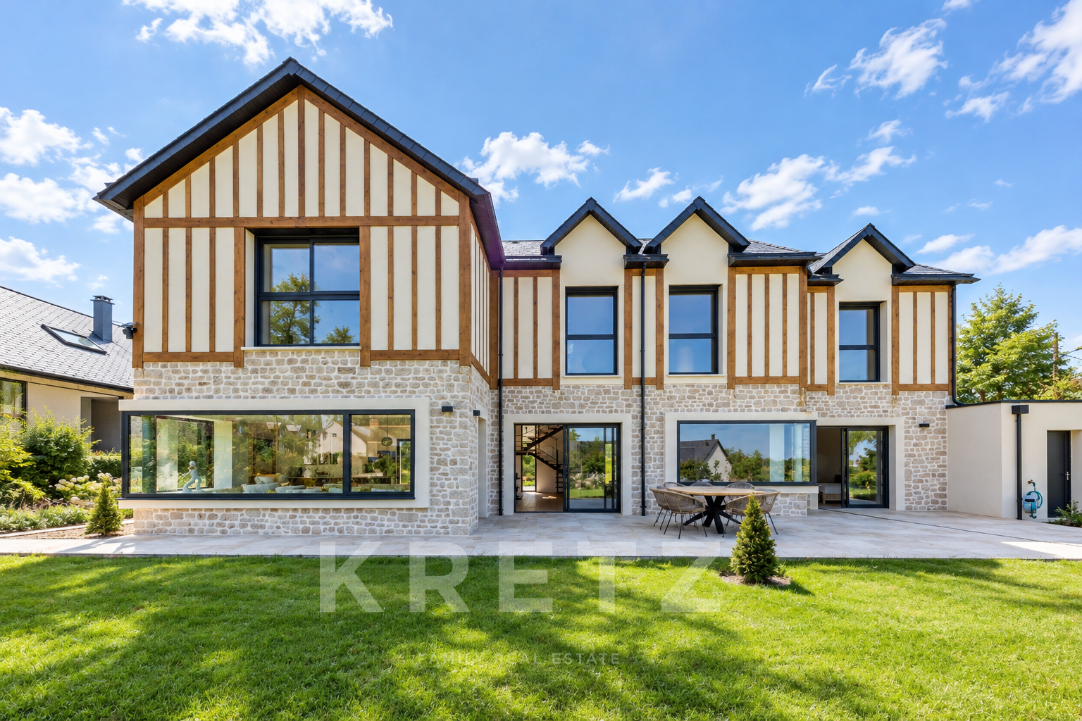 EXCEPTIONAL 2026 PROPERTY WITH SEA VIEWS, LANDSCAPED 1,246 SQ M GARDEN AND ANNEX HOUSE WITH SWIMMING POOL