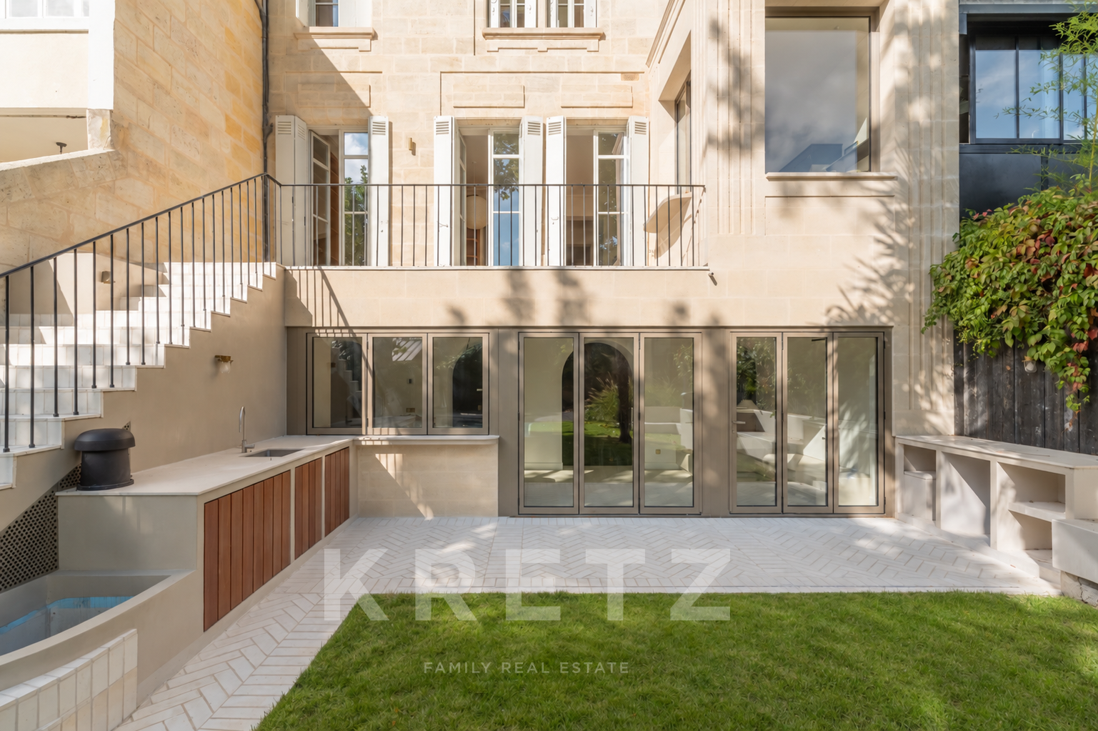 Bordeaux Saint-Seurin | 400m² Prestigious Private Mansion with Garden and Swimming Pool