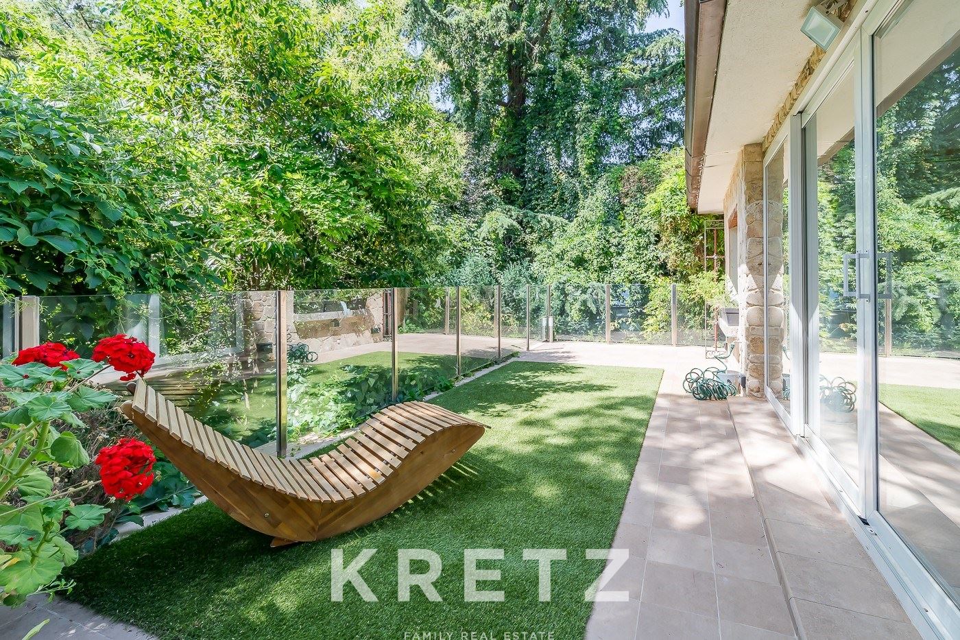 Eco Chalet in Las Rozas with designer garden