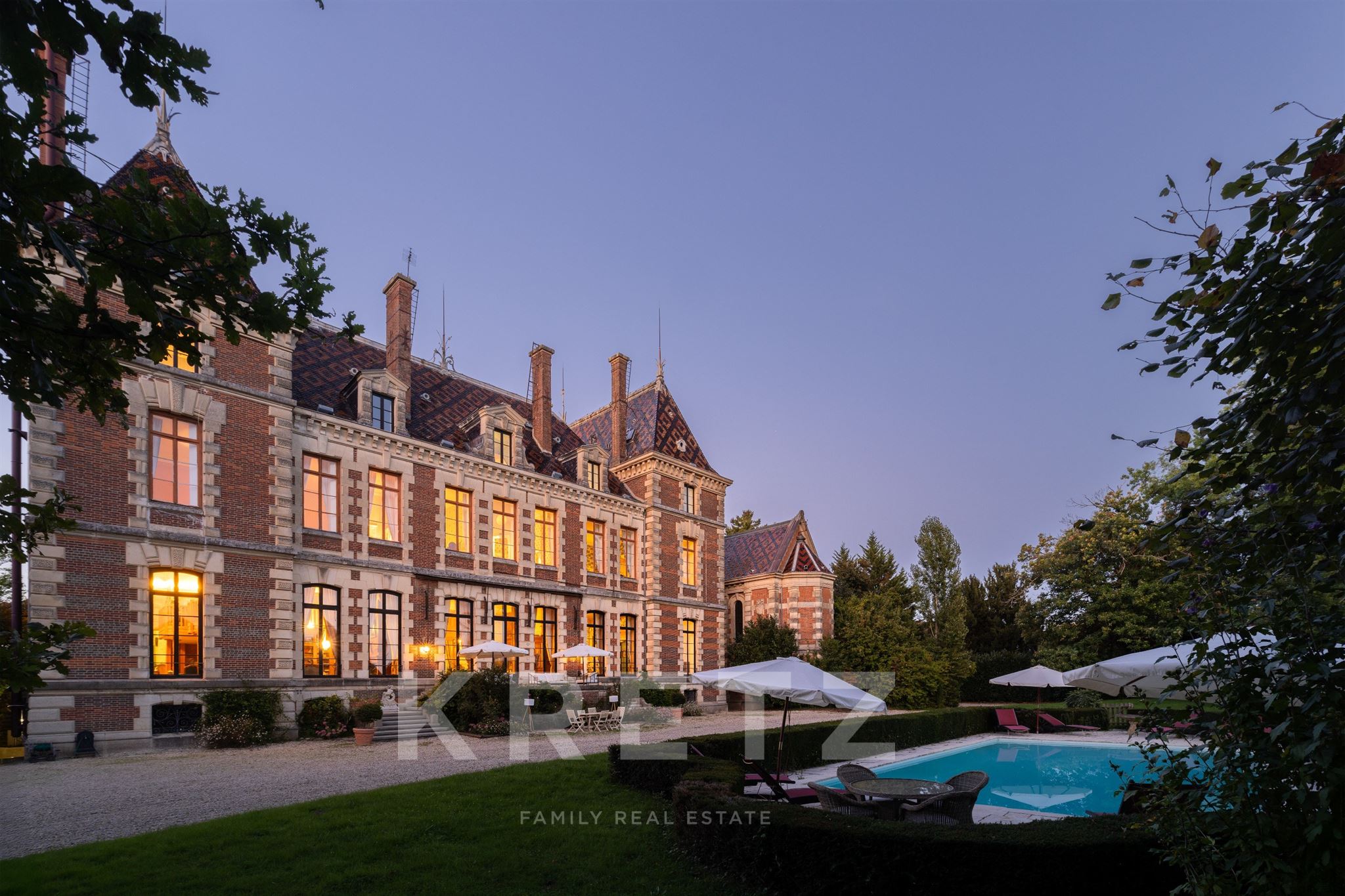 19th-century elegance: castle and 50-hectare estate 1 hour from Lyon
