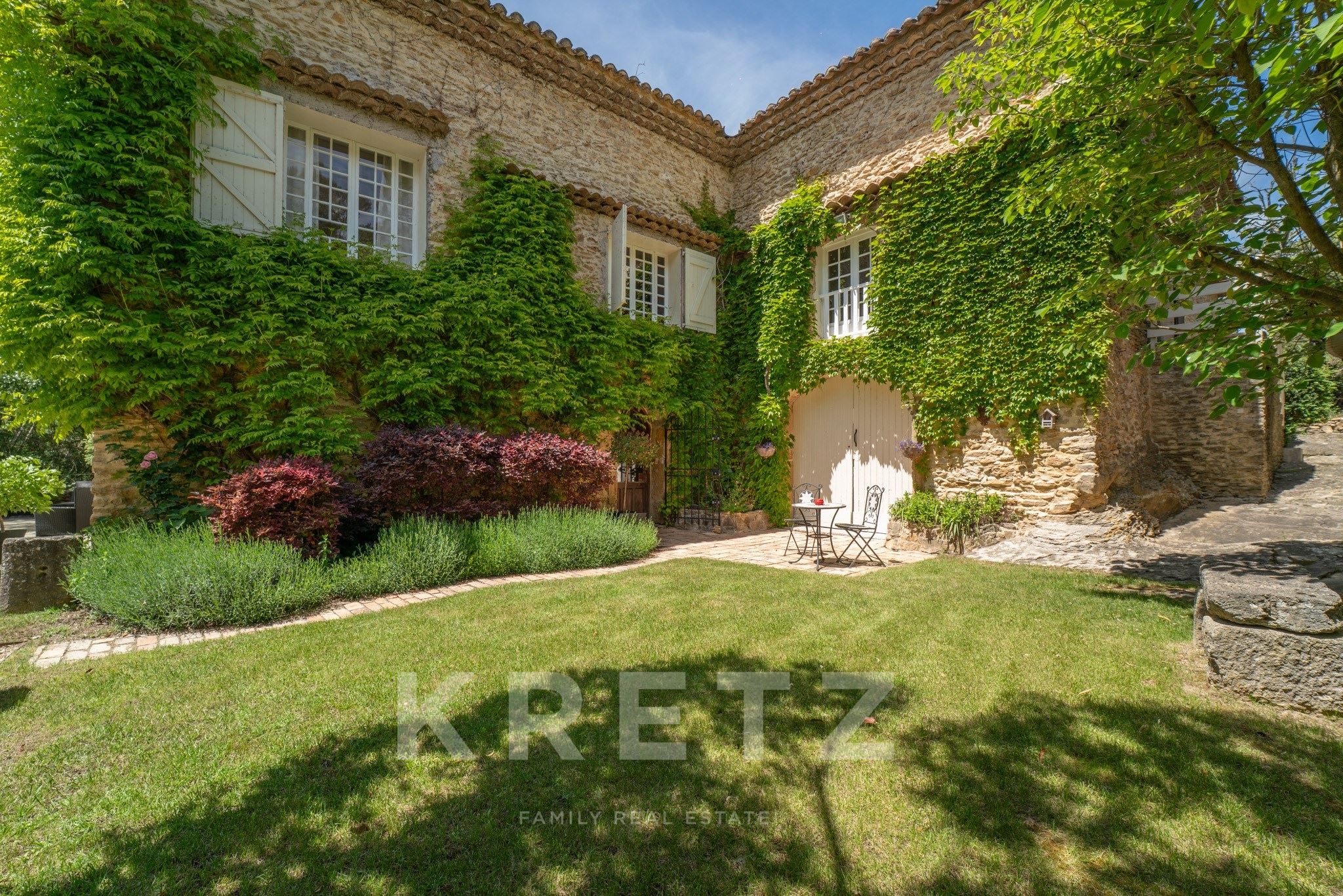 Fully restored old mill - Uchaux (Vaucluse)