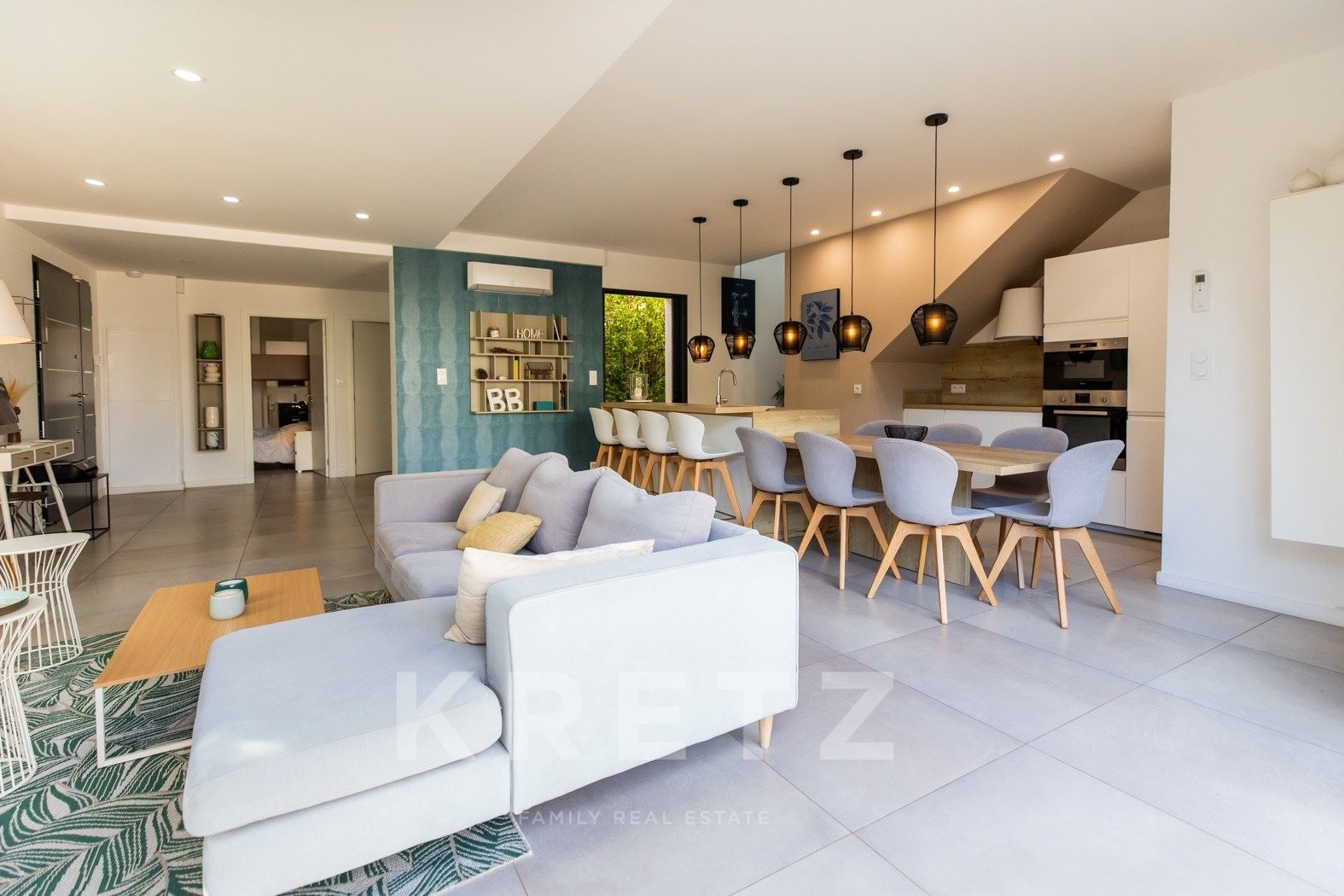 EXCLUSIVE RECENT VILLA WITH HEATED POOL