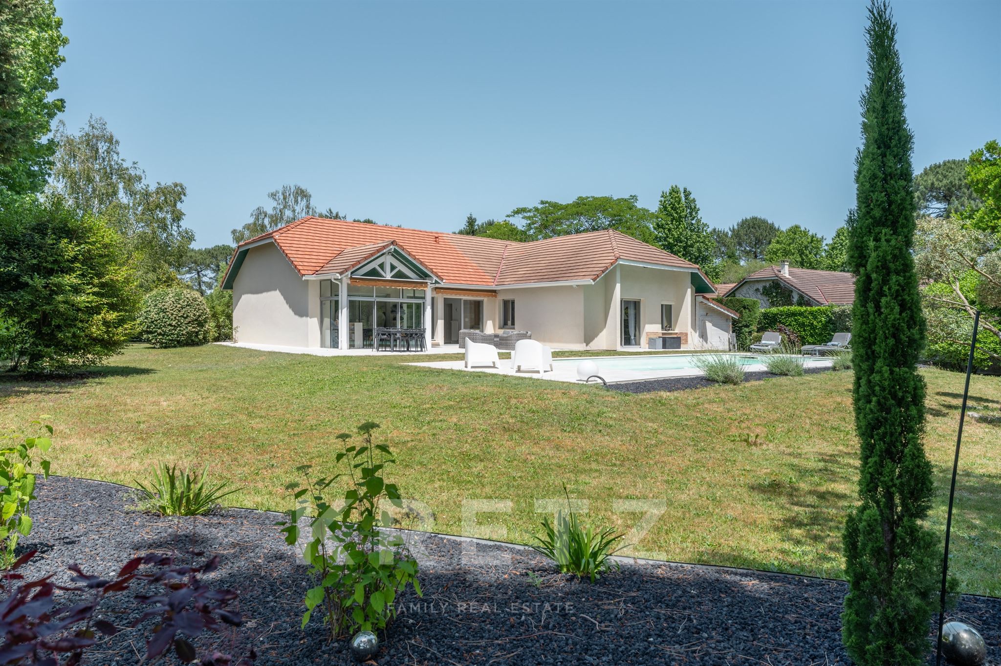 Single-story home on the edge of the Pessac Golf Course