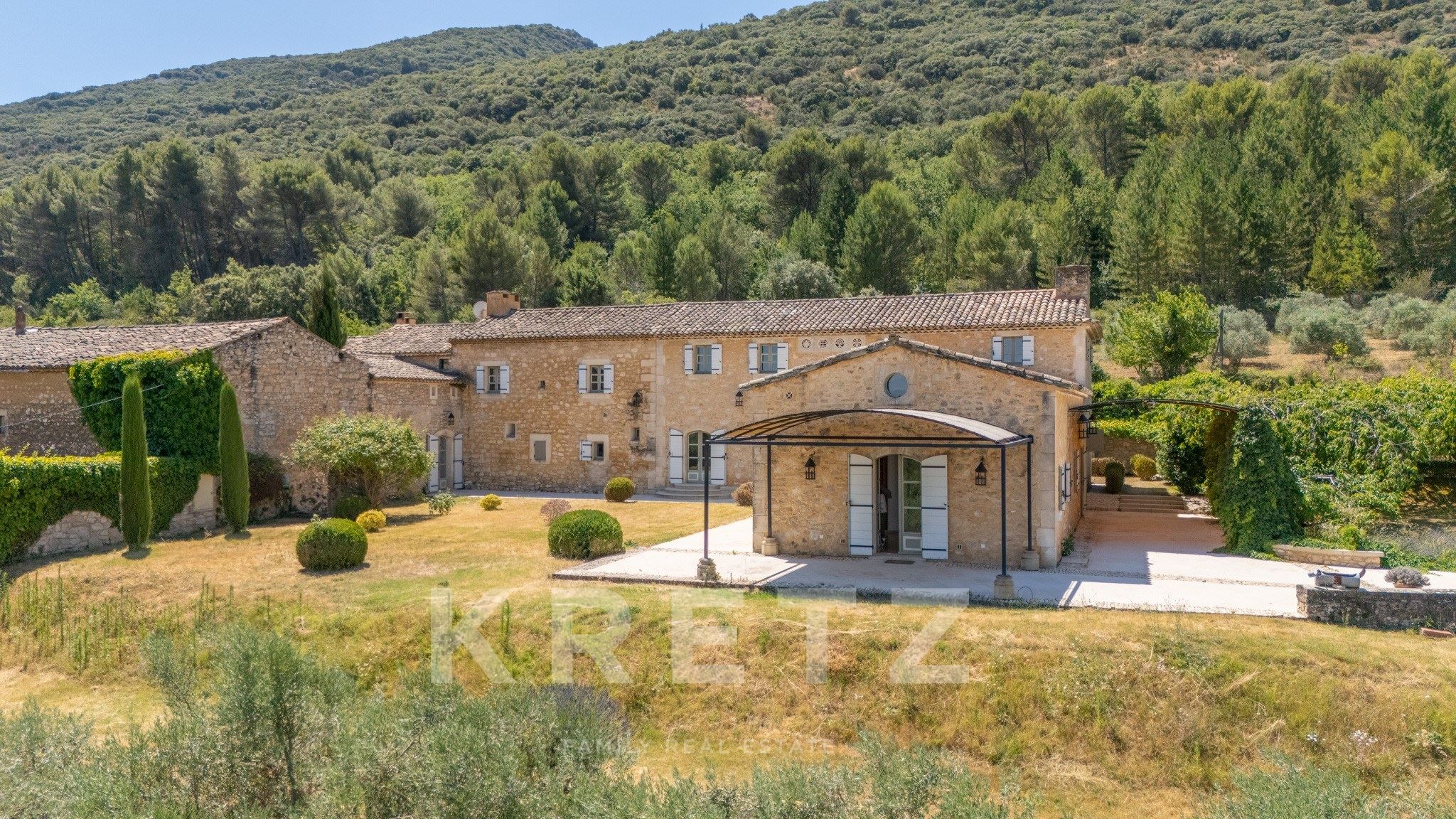 Domaine d’exception vue panoramique sur la vallée du Luberon