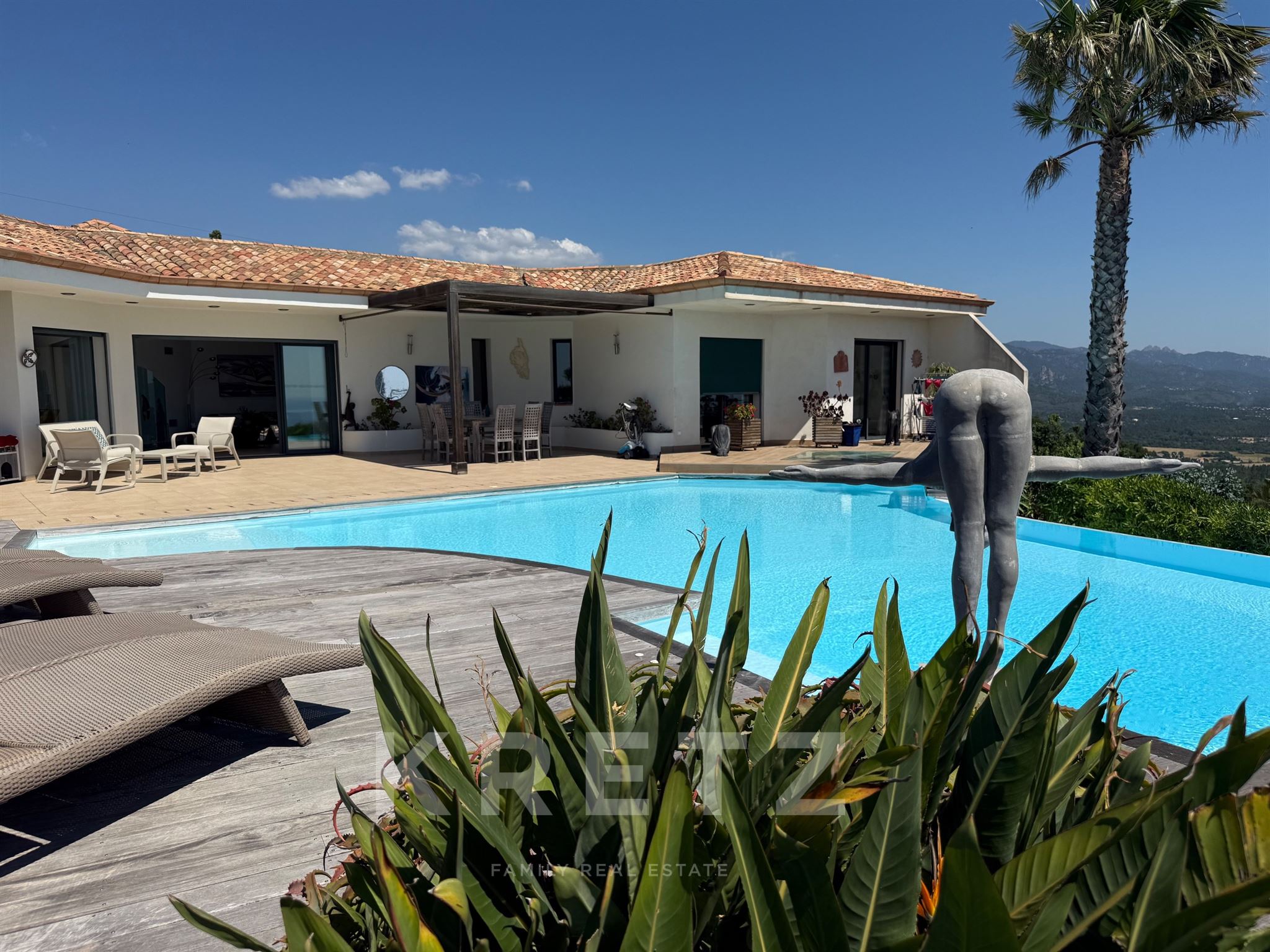 Villa de 306 m² entre ciel et mer avec piscine