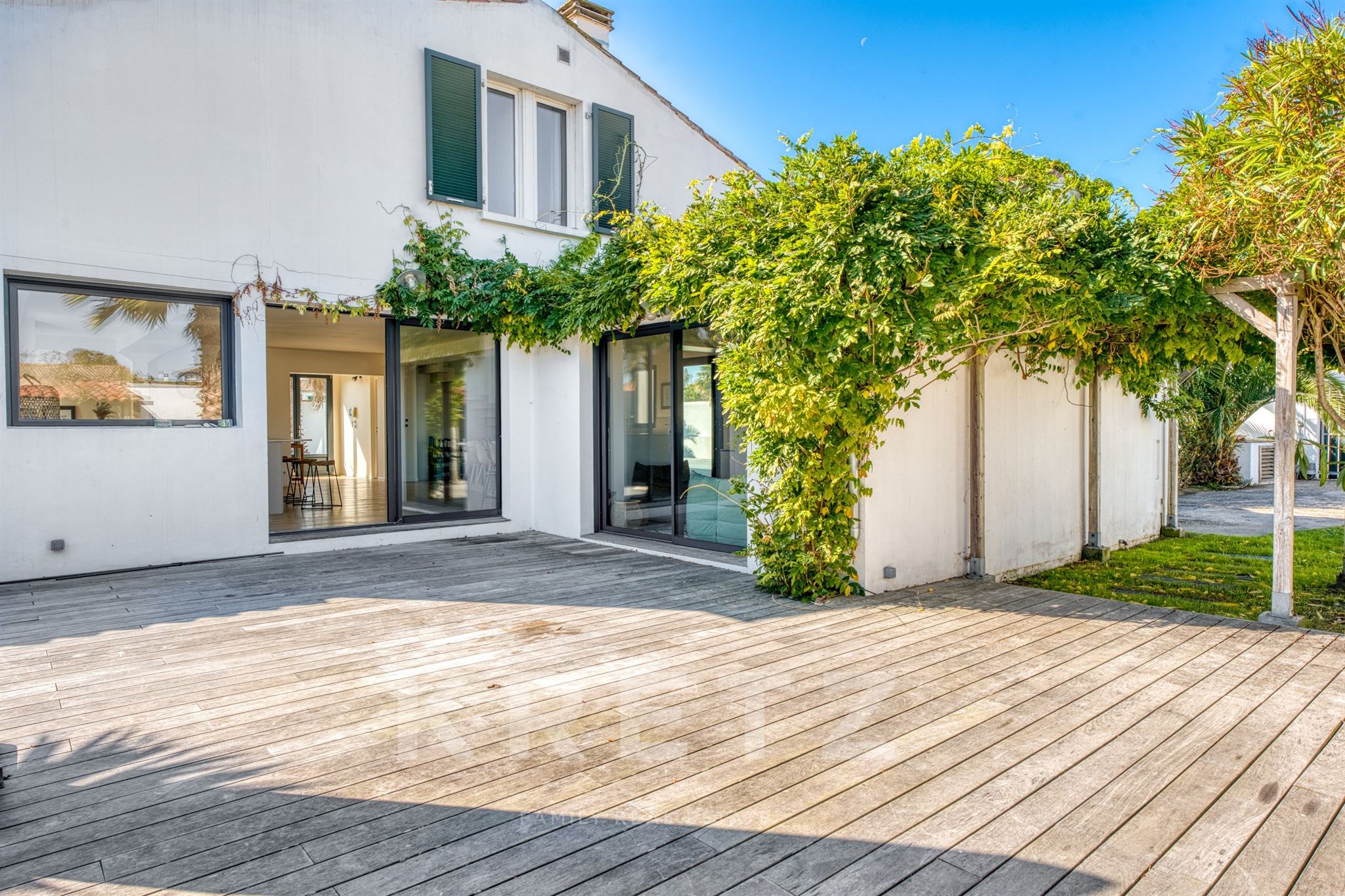 Family Villa with Pool (215 sq m) — Île de Ré, Village-Centre Living, Walk to the Beach
