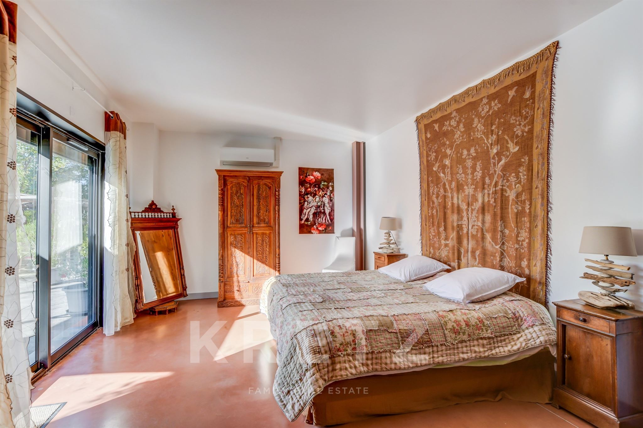 Ultra contemporary villa on the banks of the Garonne