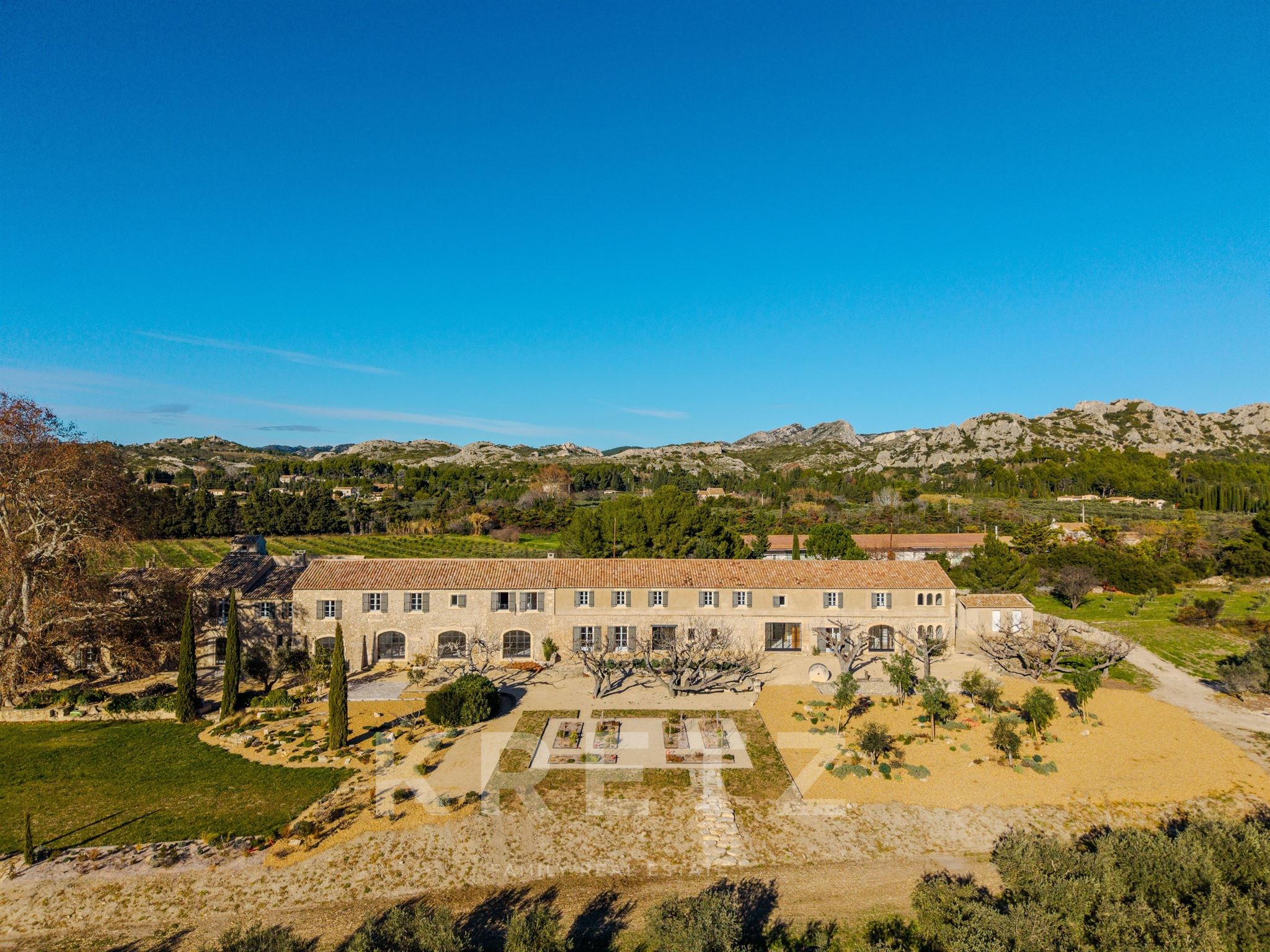 Un Mas d’exception au cœur de 7 hectares vue exceptionnelle sur les Alpilles