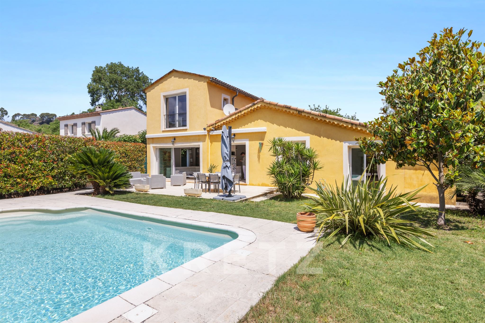 Bright 150 m² villa with swimming pool and large plot - Villeneuve-Loubet