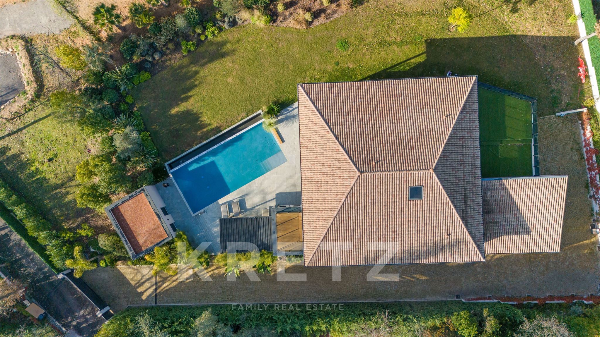 Contemporary villa a stone's throw from Royal Golf