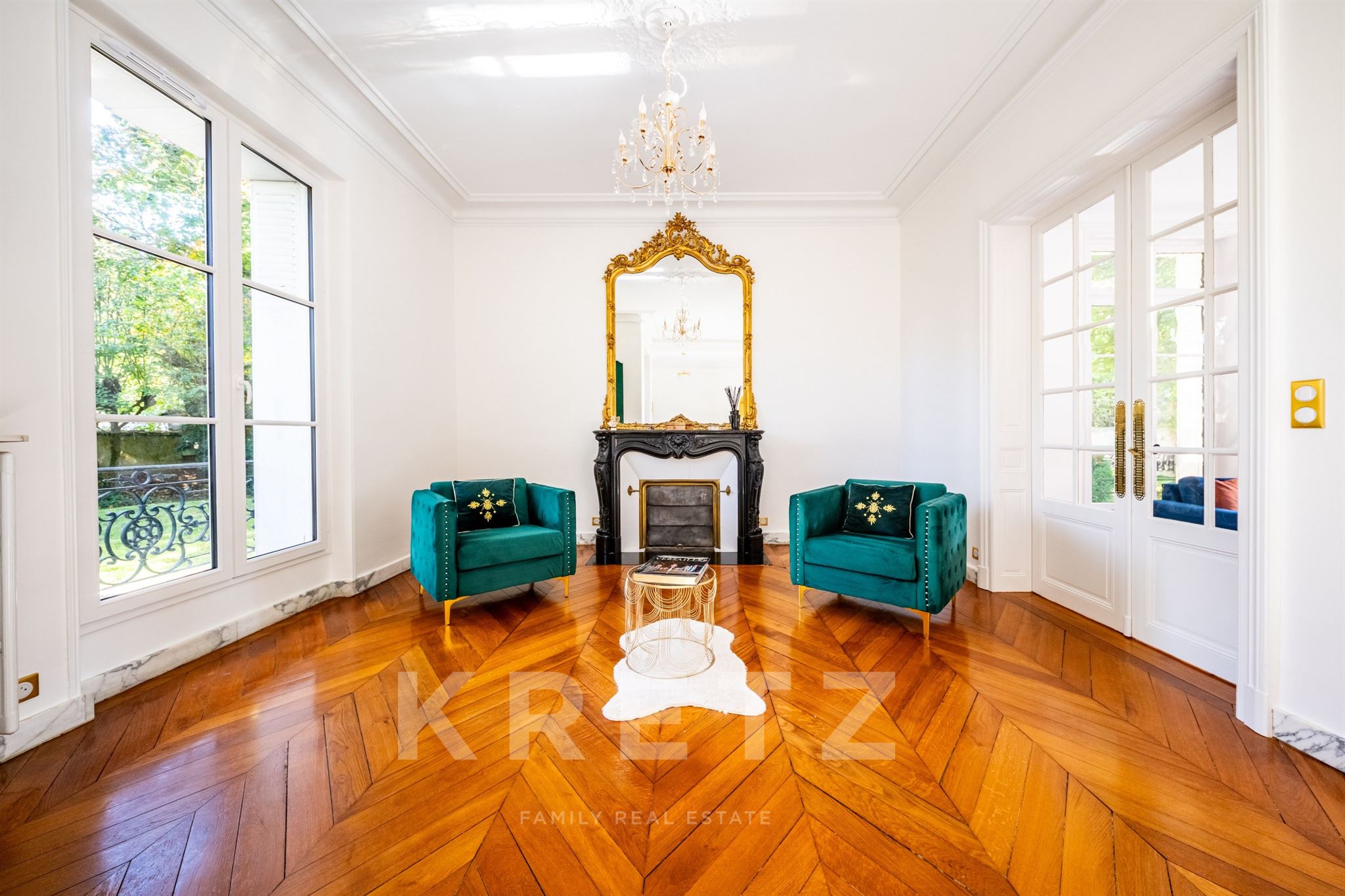 A rare find in Auxerre - Renovated manor house, enclosed grounds with no overlooking neighbors and s