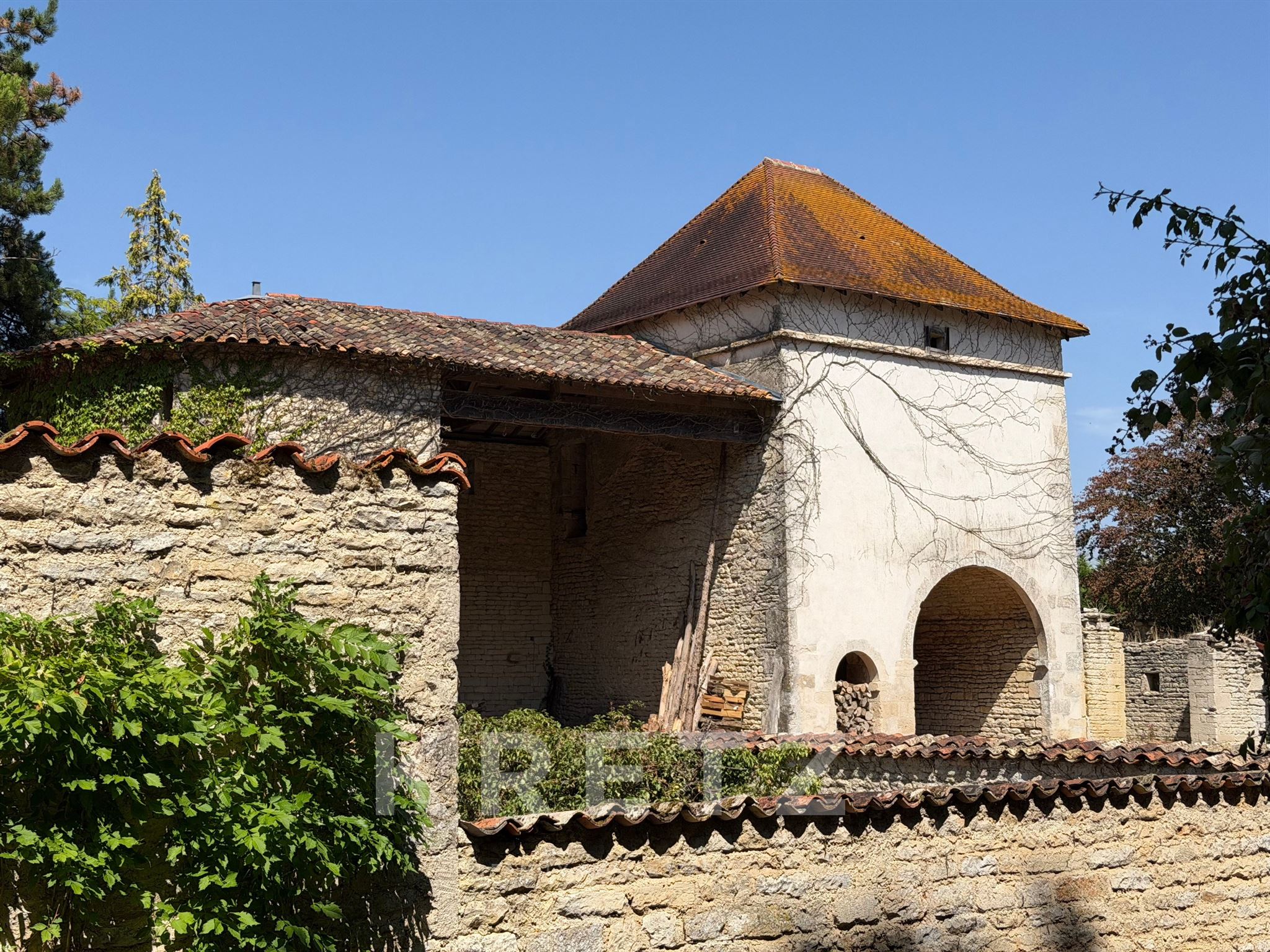 HISTORIC CHÂTEAU • A THOUSAND YEARS OF HISTORY WITHIN A PRIVATE ESTATE