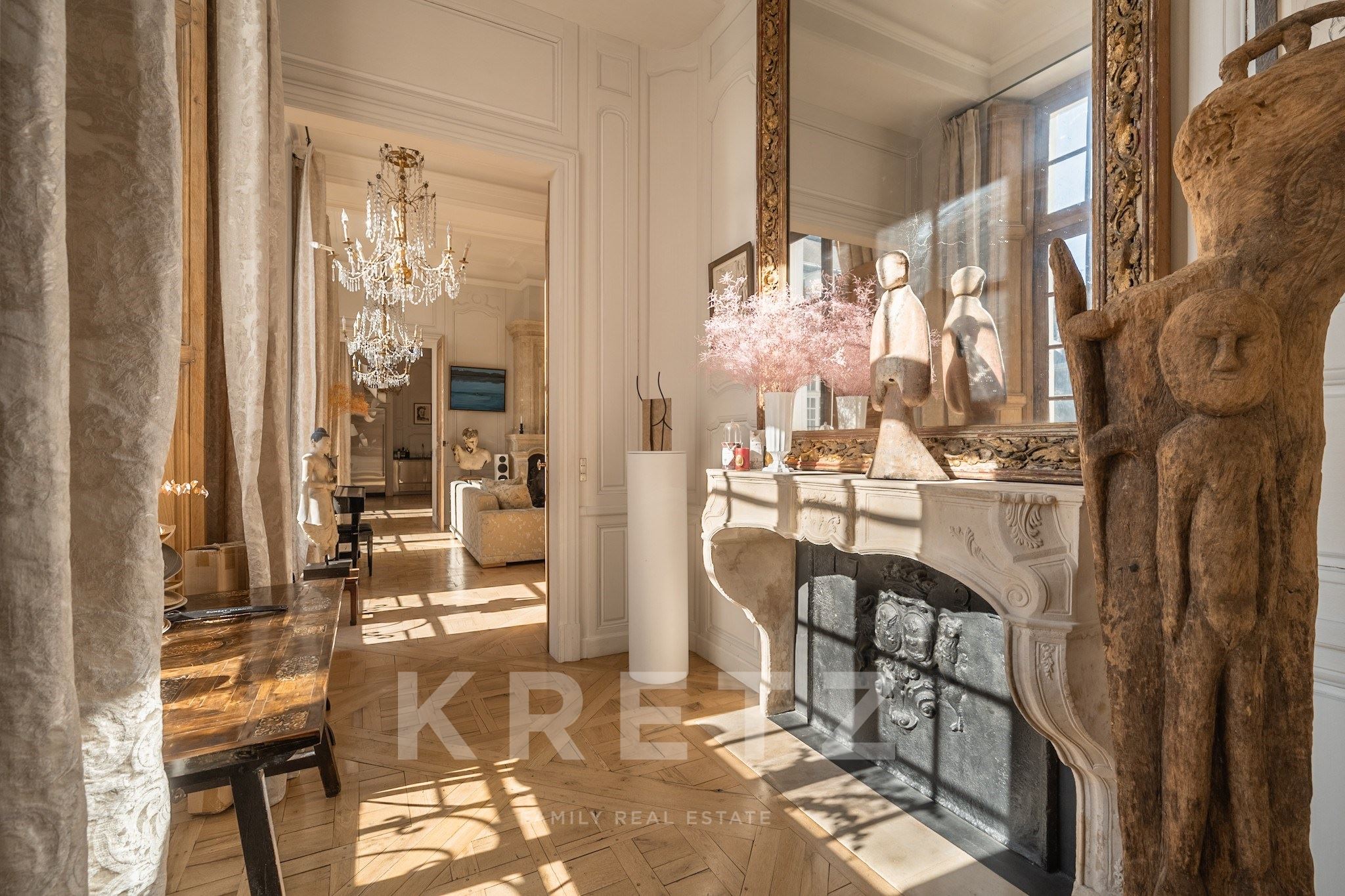 Au coeur d'un hôtel particulier, appartement traversant de 300m2