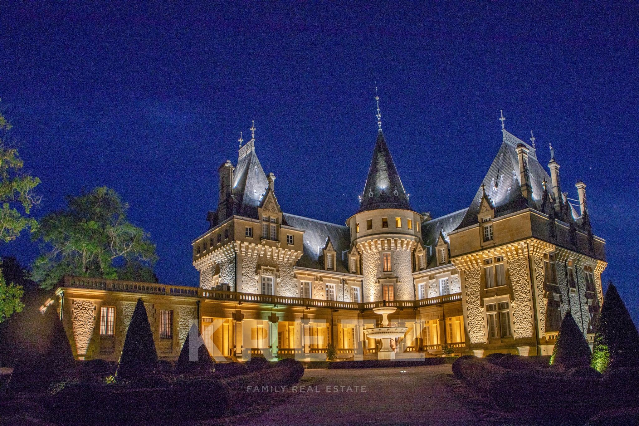 Un château d'exception de 3 800 m², unique en Dordogne