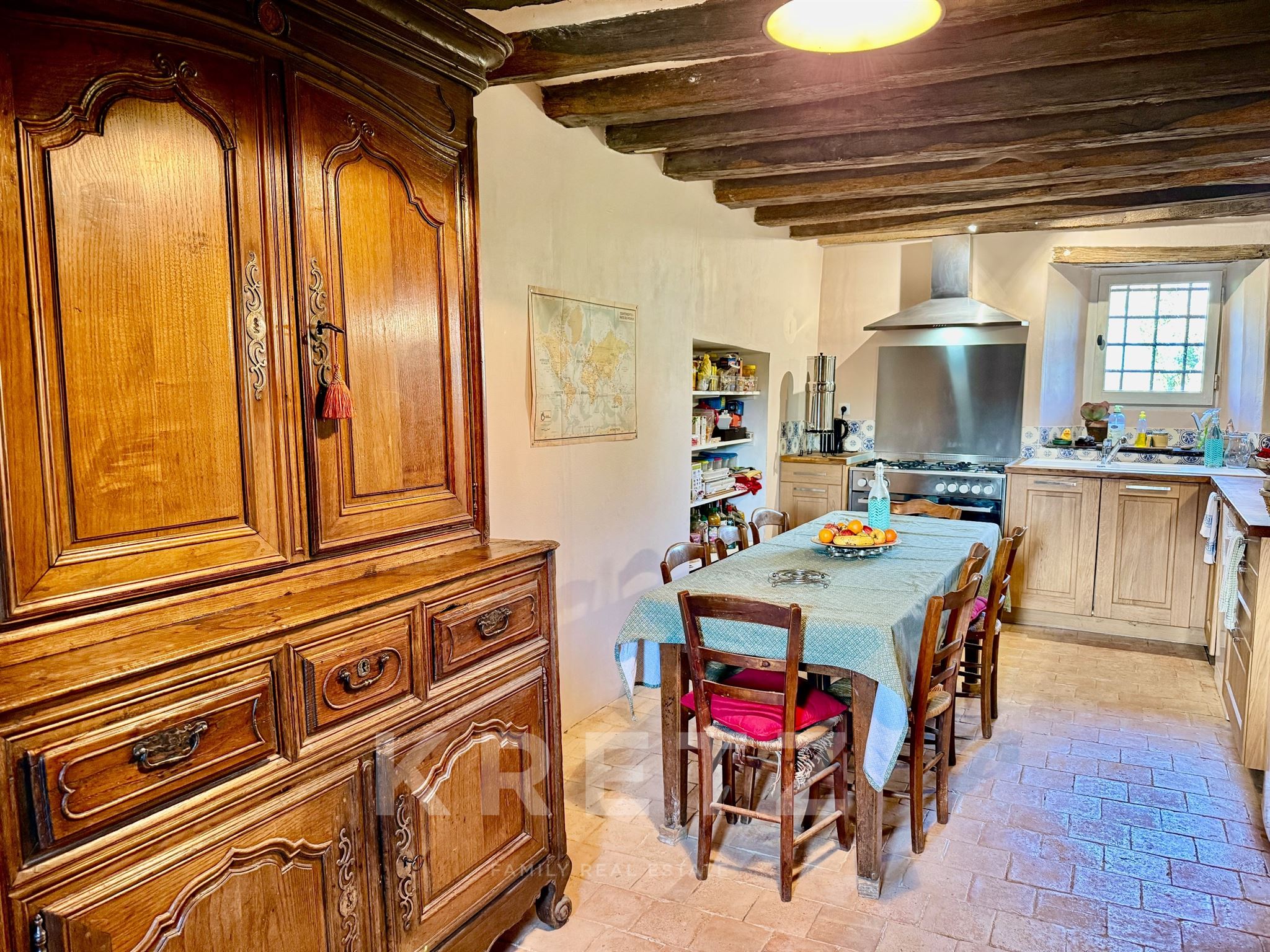 16th-Century Manor with Outbuildings and 1ha – Haut-Anjou / Mayenne