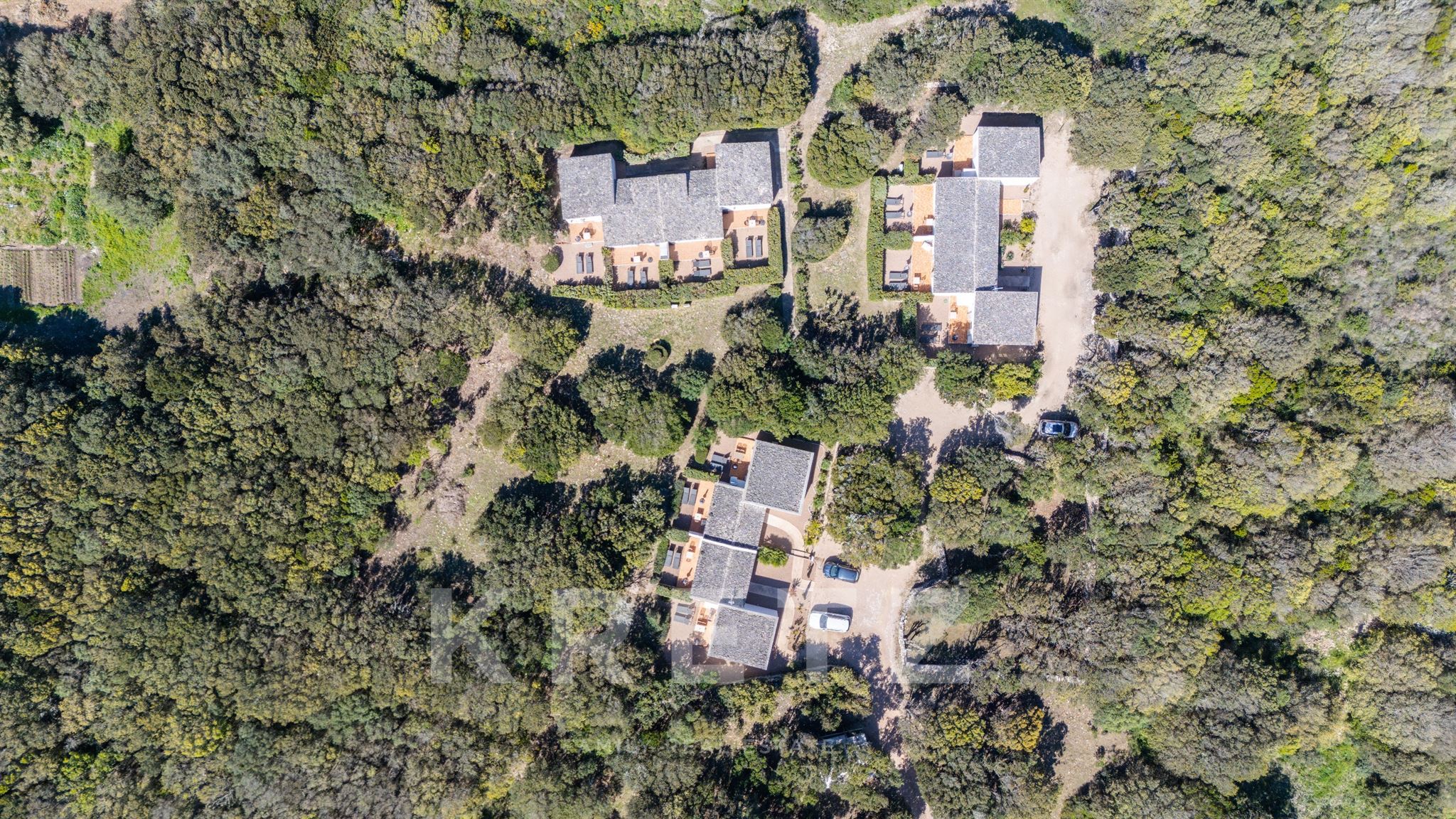 Ensemble immobilier de charme au cœur d’un domaine privé à Bonifacio