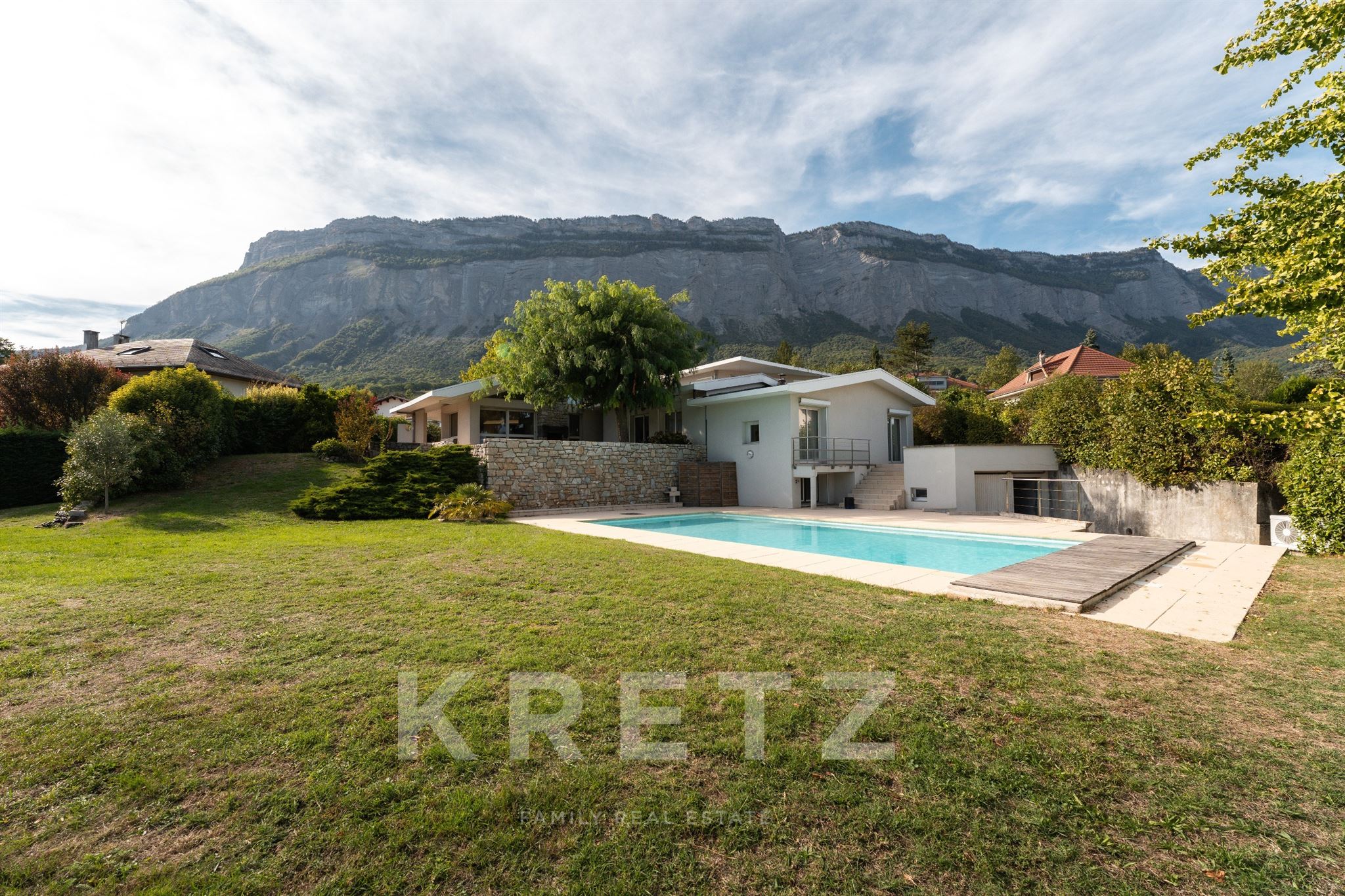 Moradia d'arquiteto em Biviers, grande terreno em local calmo