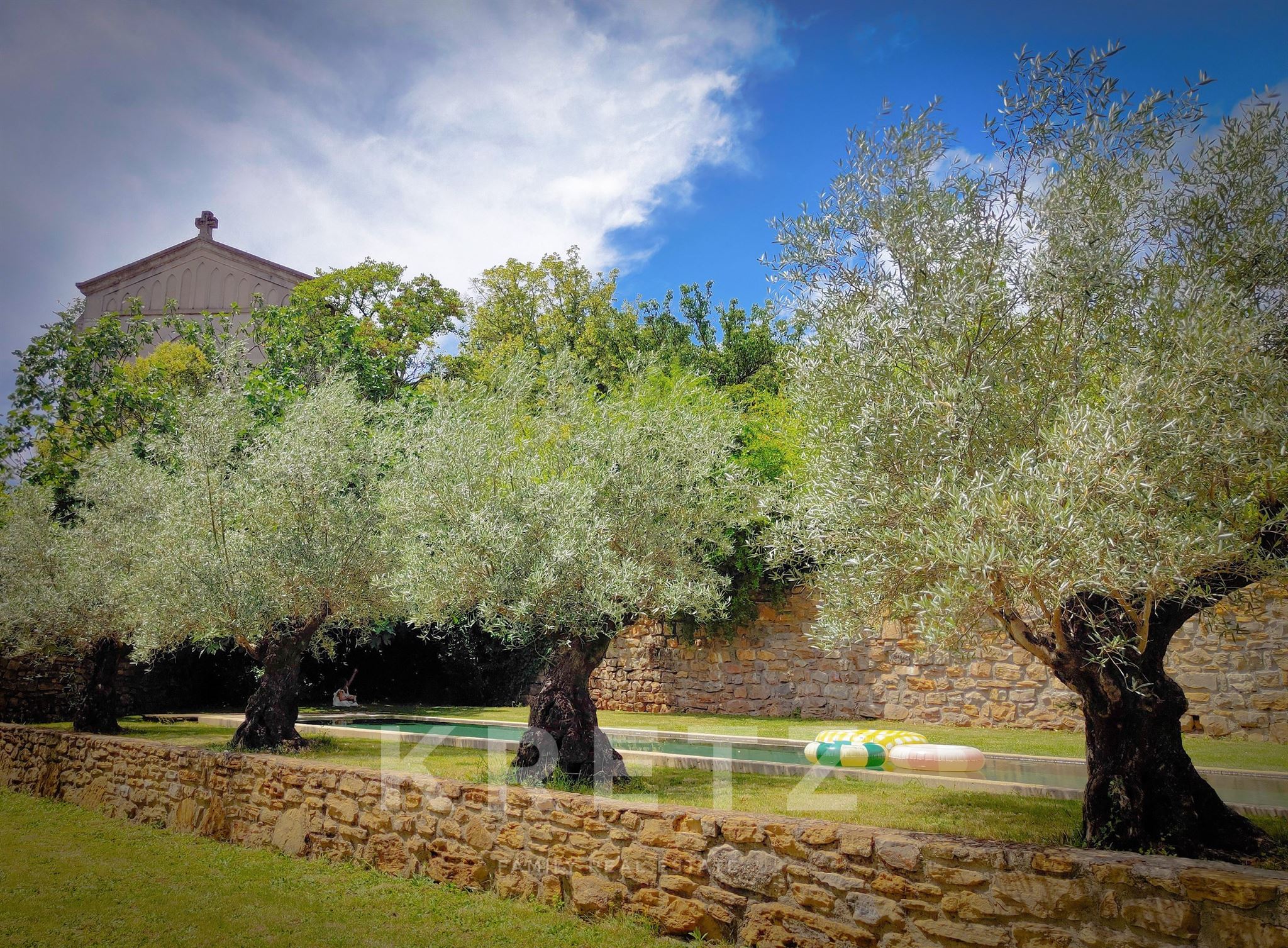 A confidential address in the heart of Les Vans, with garden and swimming pool