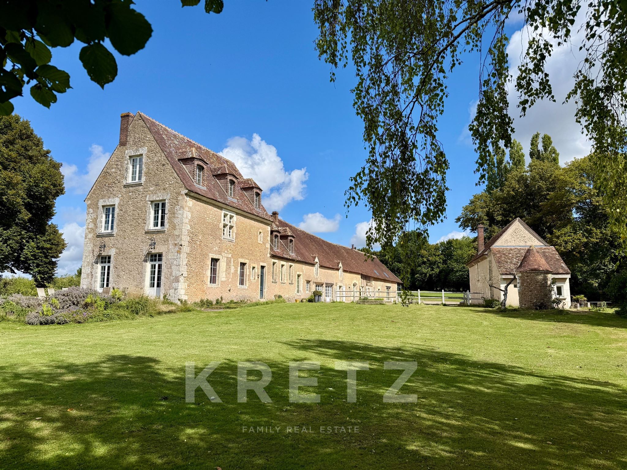 Restored 16th-Century Manor, 12 Bedrooms, Outbuildings, Swimming Pool, Tennis Court, 2 Hectares