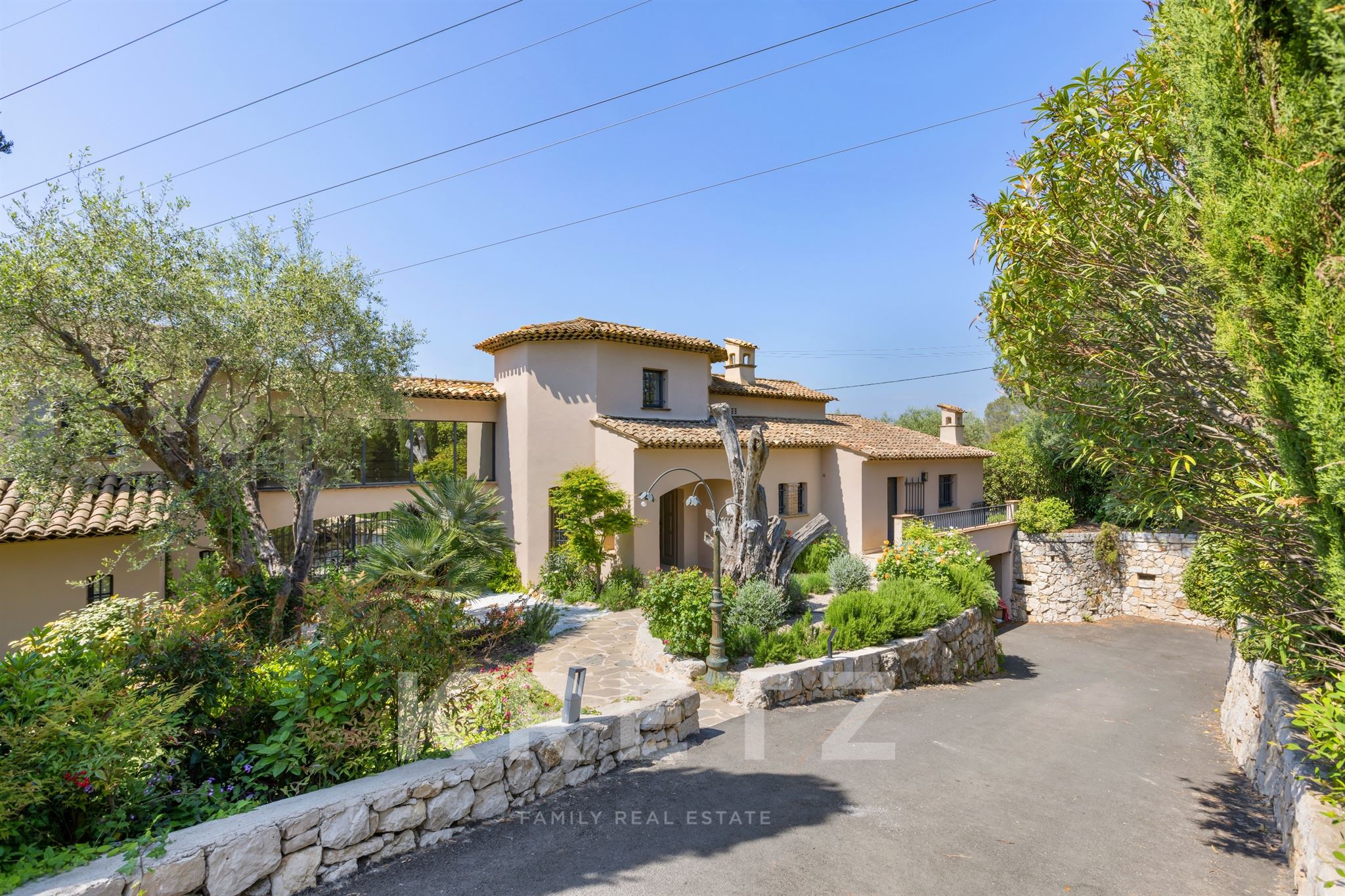 Familial Property in MOUGINS with sea view