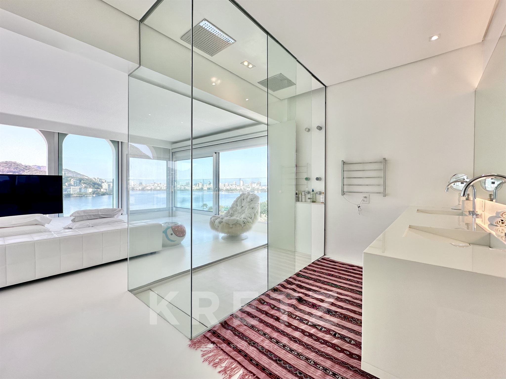 Architect-designed penthouse with exceptional views