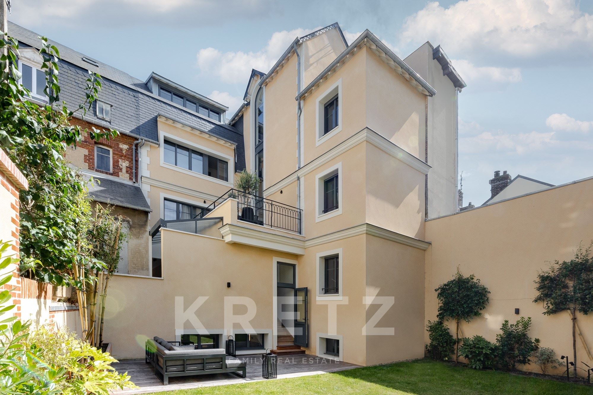 Deauville – Place Morny – Exceptionnal Architect-designed townhouse (2023) with garden, lift and gar