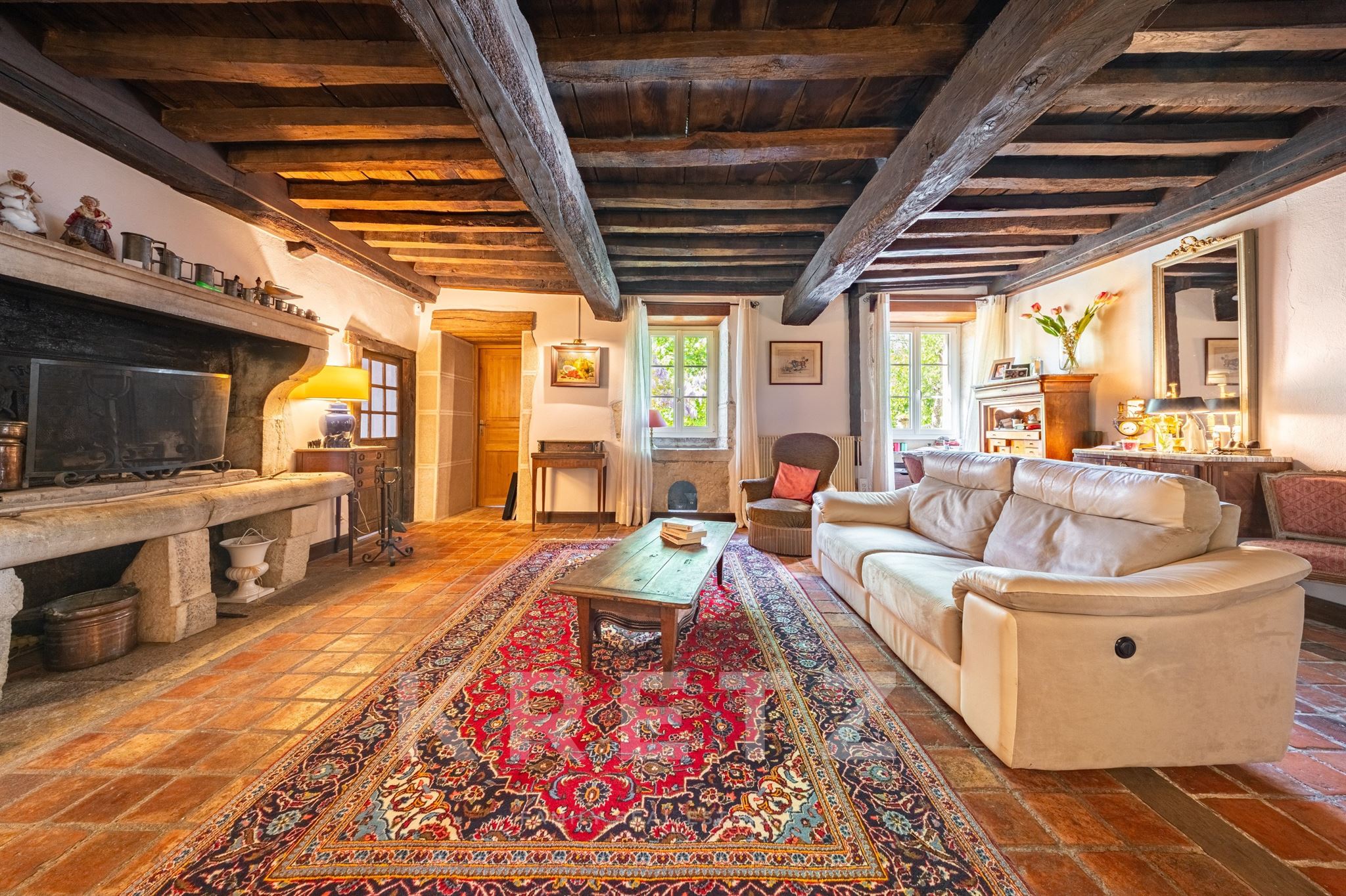 Character House with Heated Pool & Outbuildings - Near Dijon - Burgundy