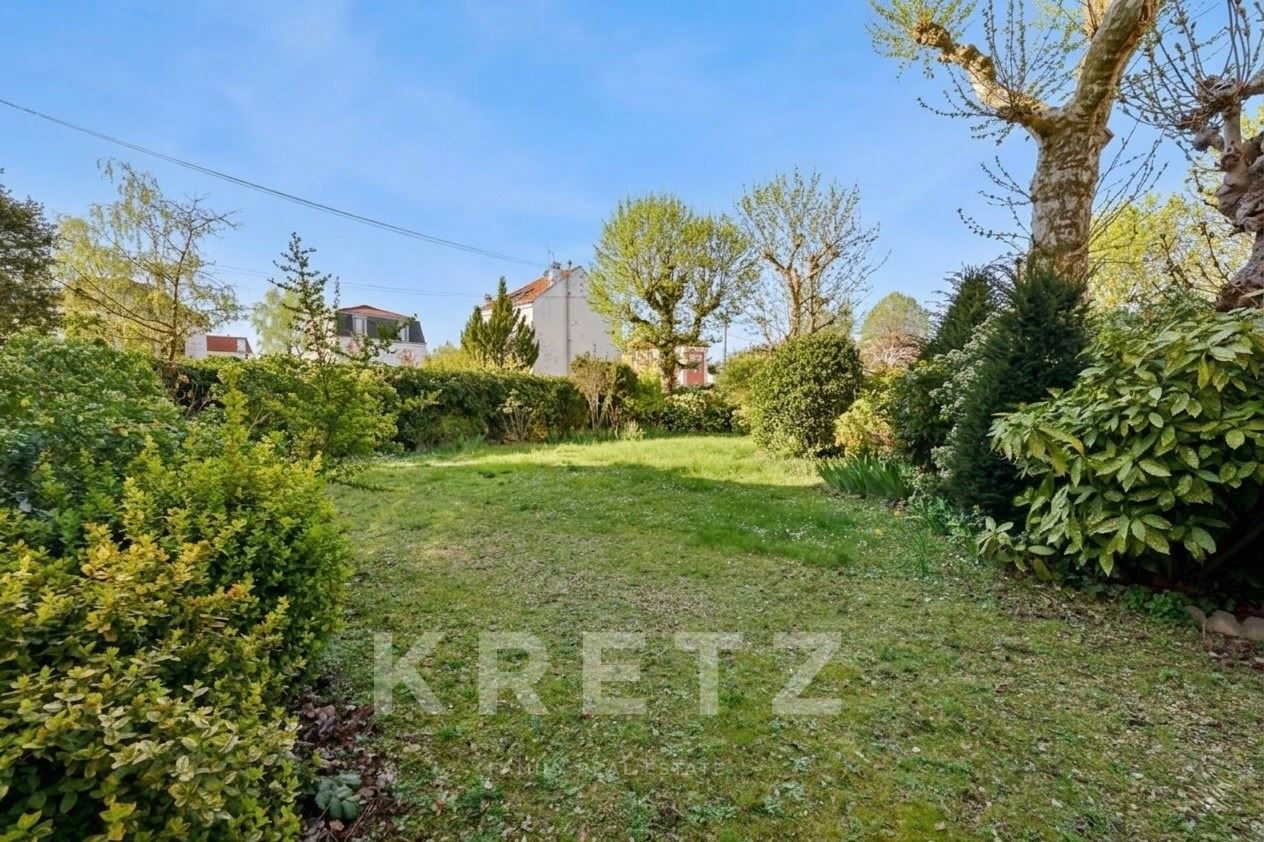 Mansard Family Home with Large Garden