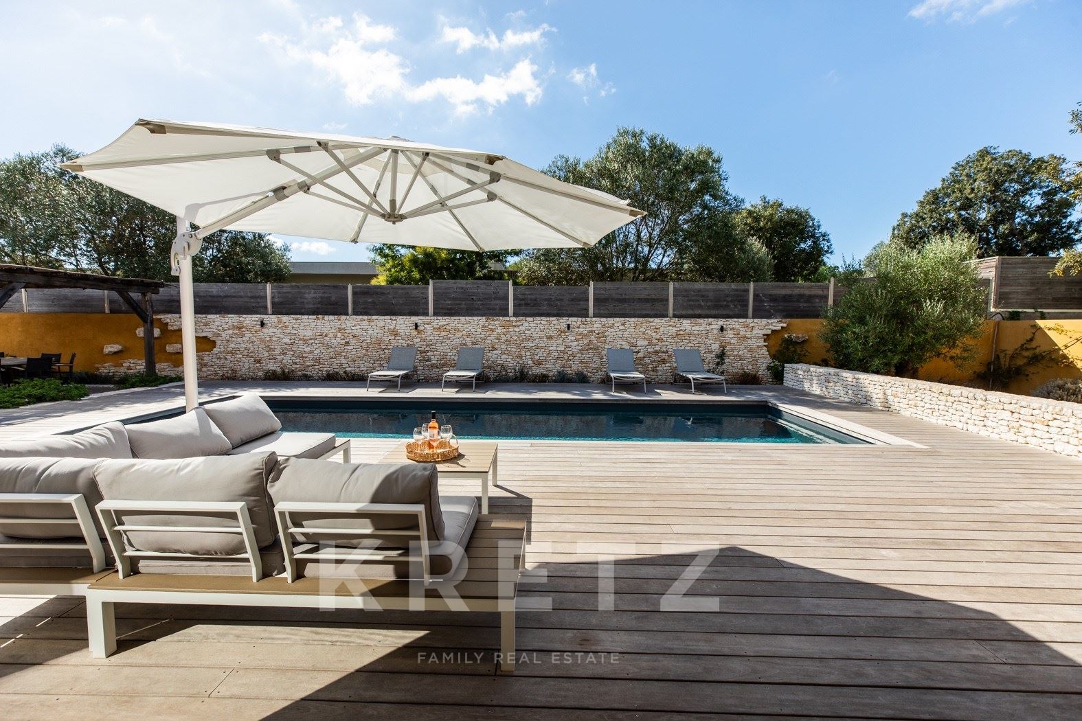Villa au cœur des Pierres Bonifacienne avec piscine.