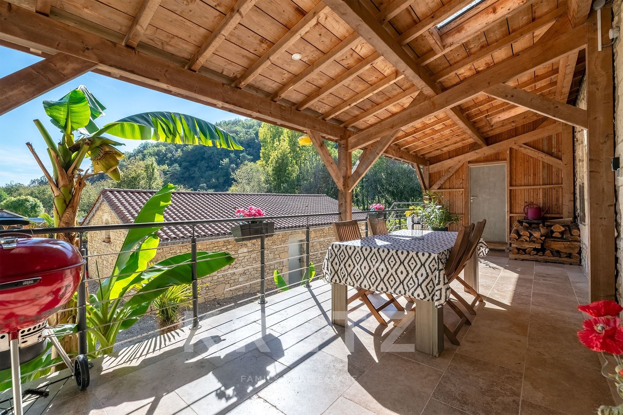 Exclusive listing: stone property of 600 m² with 2 swimming pools and 3 jacuzzis on more than 3.3 he