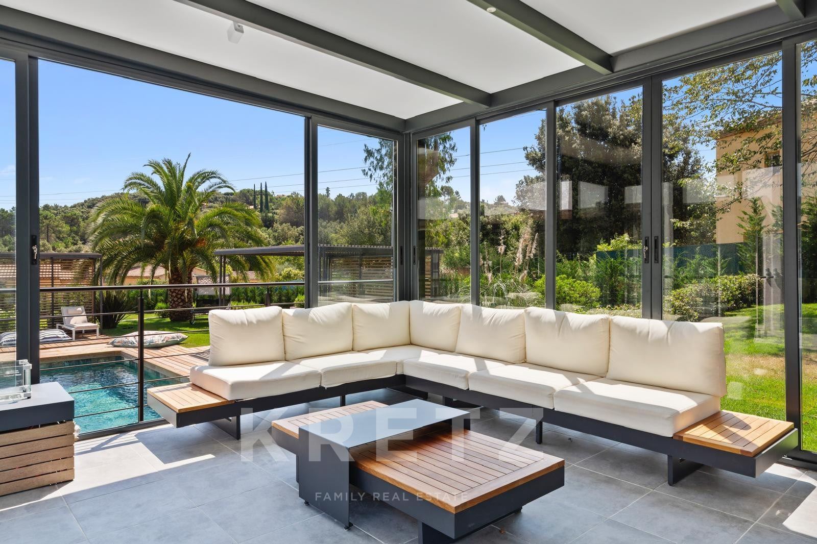 Valbonne – Turnkey contemporary property, 7 en-suite bedrooms, swimming pool and entertaining areas